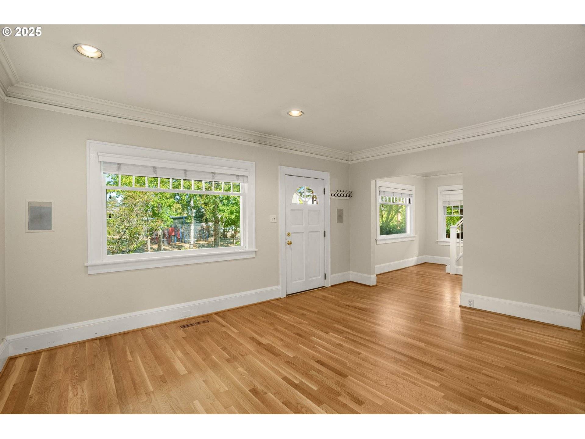 Portland, OR 97239,404 S DAKOTA ST