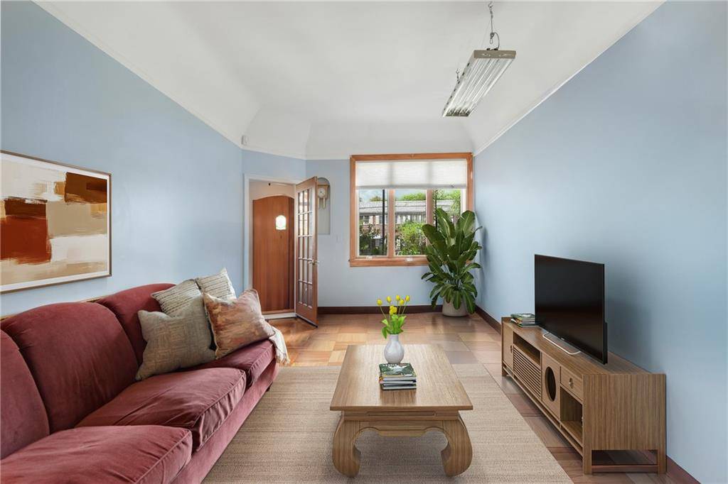 Brooklyn, NY 11228,233 Battery AVE