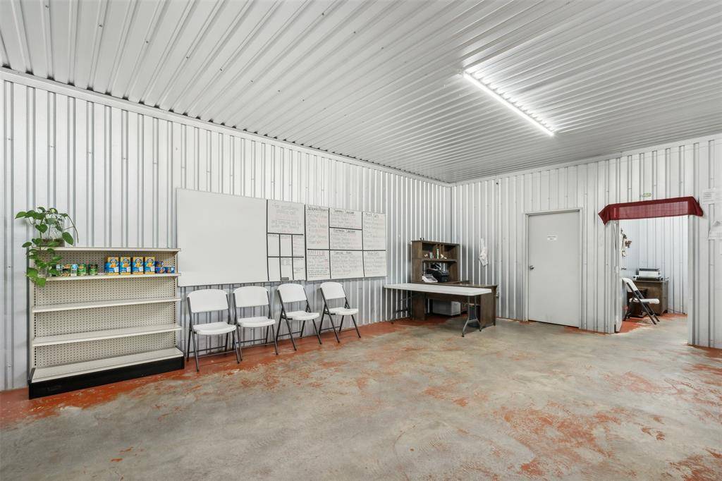 Iredell, TX 76649,324 E Highway 6