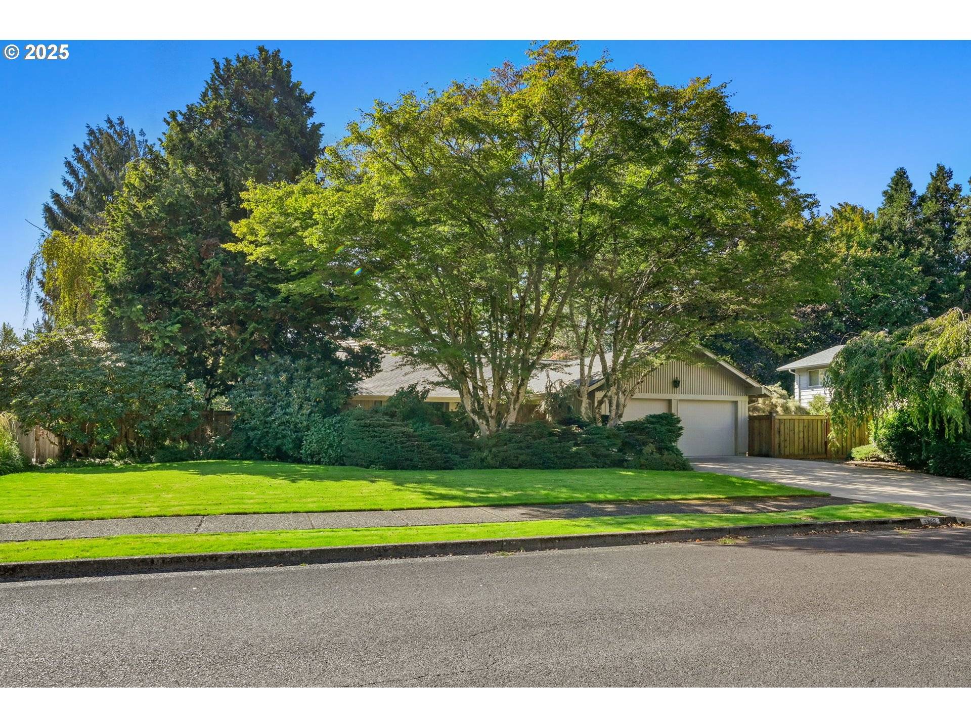 Eugene, OR 97401,3360 BUCKINGHAM AVE