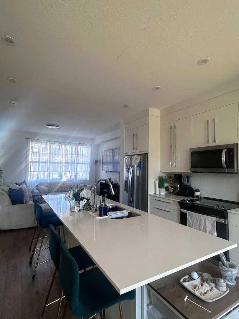 Chestermere, AB T1X 2R7,217 Dawson WAY