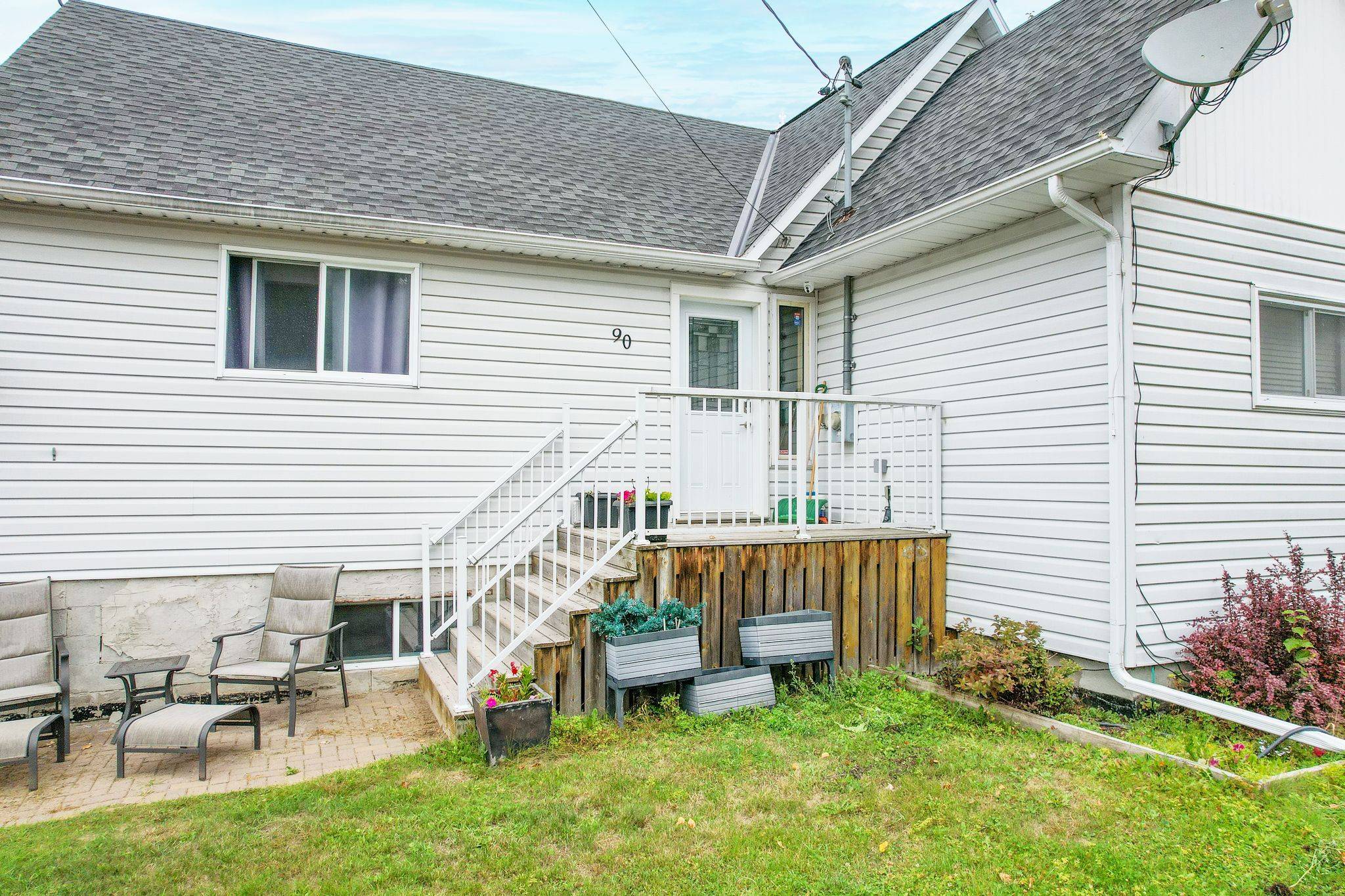 North Bay, ON P1B 8G4,90 Feronia RD