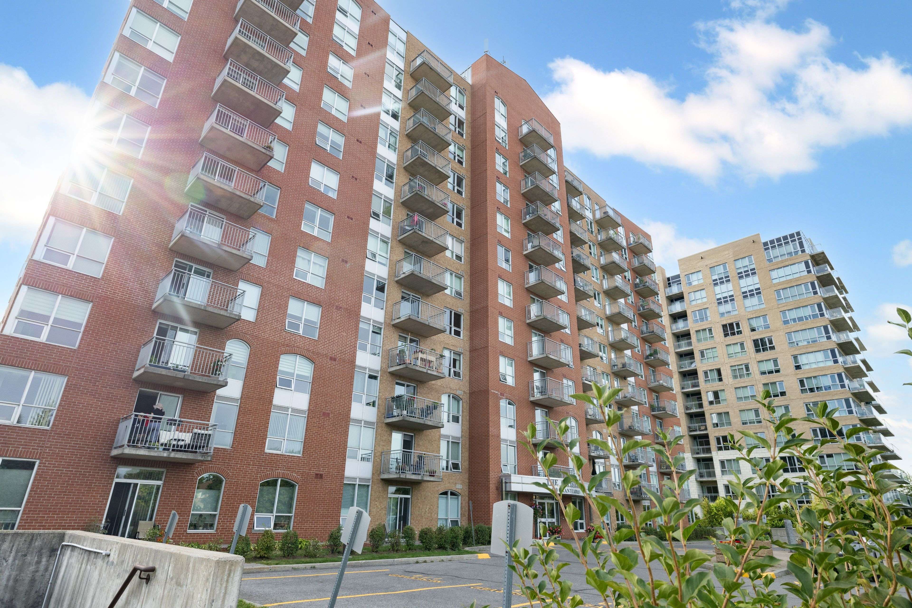 Cityview - Parkwoods Hills - Rideau Shore, ON K2E 1C8,120 Grant Carman DR #901
