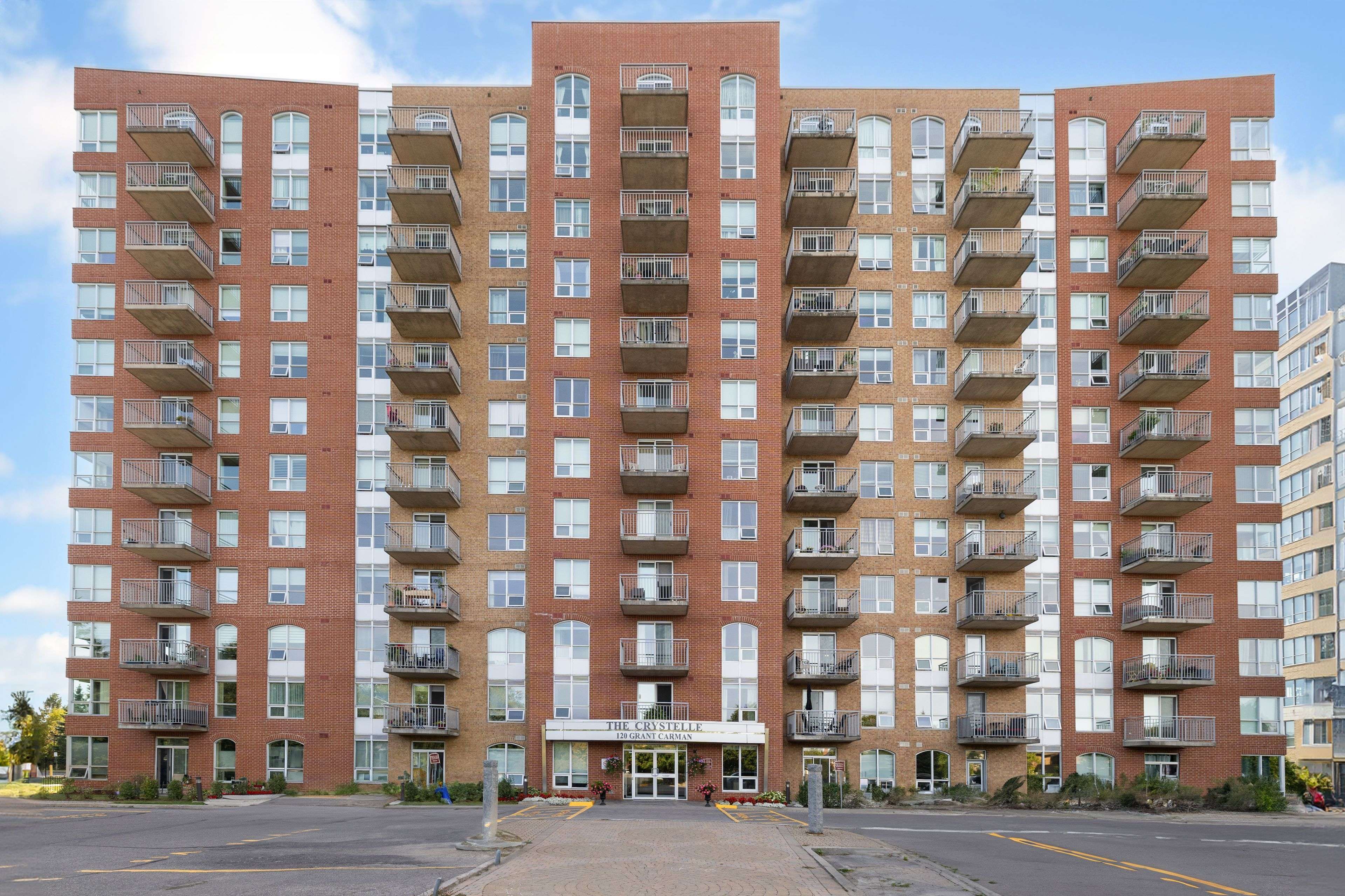 Cityview - Parkwoods Hills - Rideau Shore, ON K2E 1C8,120 Grant Carman DR #901