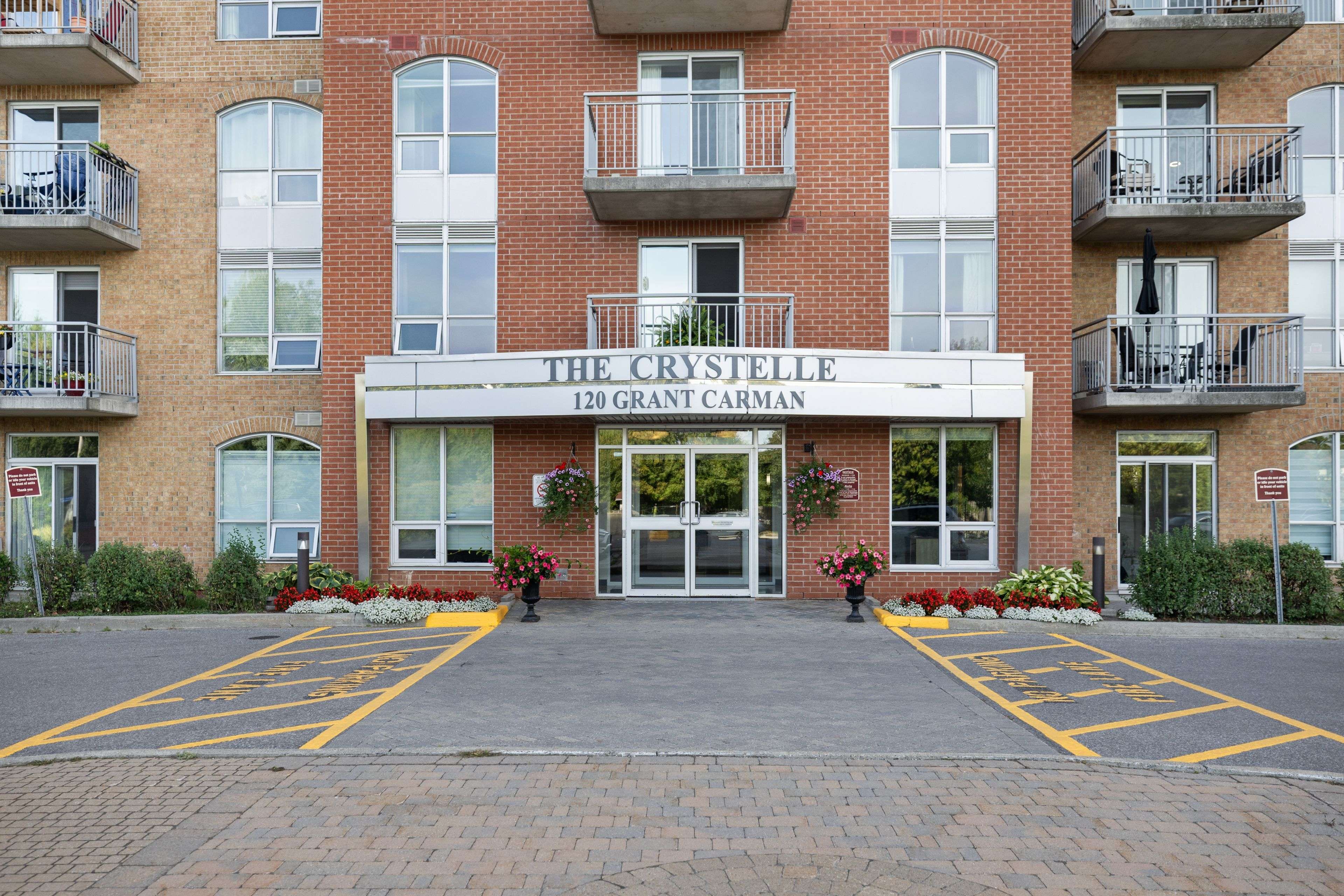 Cityview - Parkwoods Hills - Rideau Shore, ON K2E 1C8,120 Grant Carman DR #901