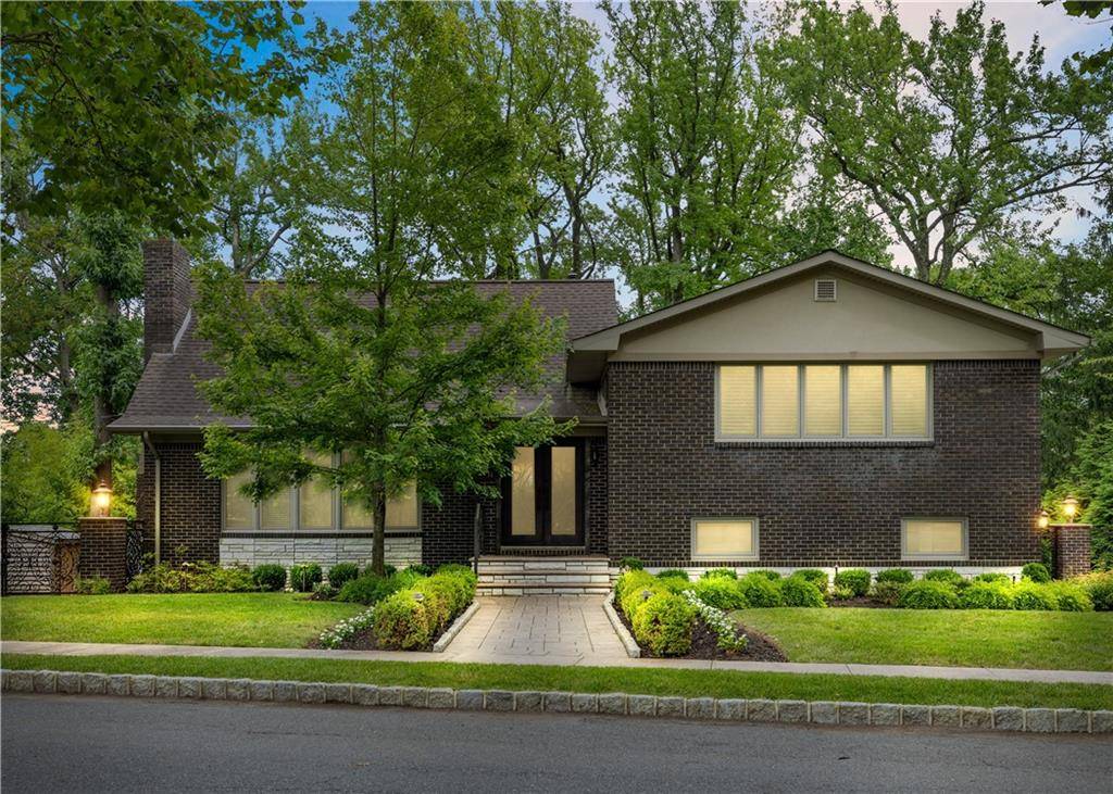 Staten  Island, NY 10301,14 Merrick AVE