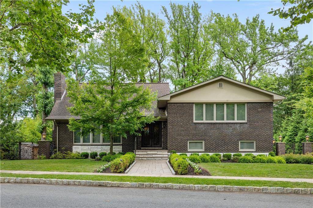 Staten  Island, NY 10301,14 Merrick AVE