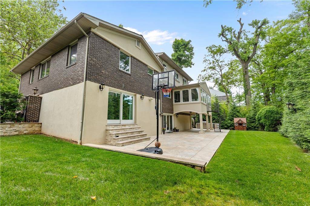 Staten  Island, NY 10301,14 Merrick AVE