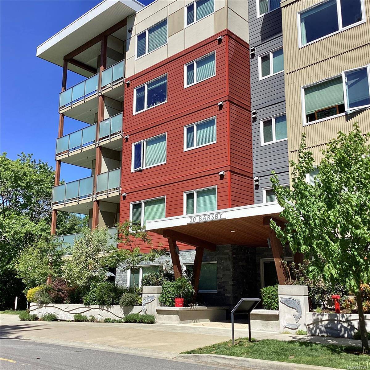 Nanaimo, BC V9R 0K4,20 Barsby Ave #215