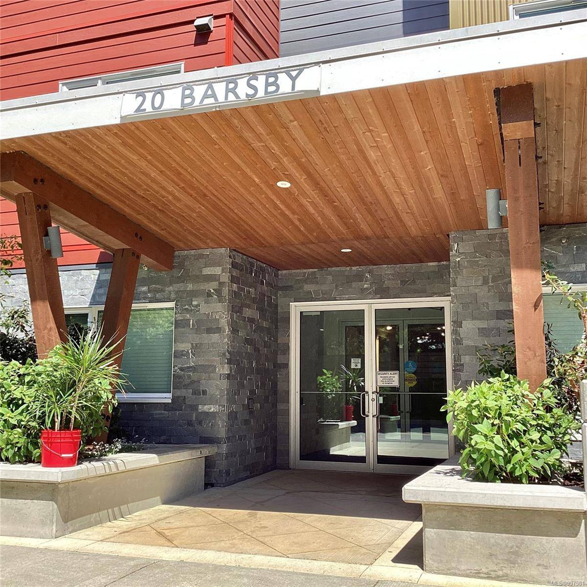 Nanaimo, BC V9R 0K4,20 Barsby Ave #215