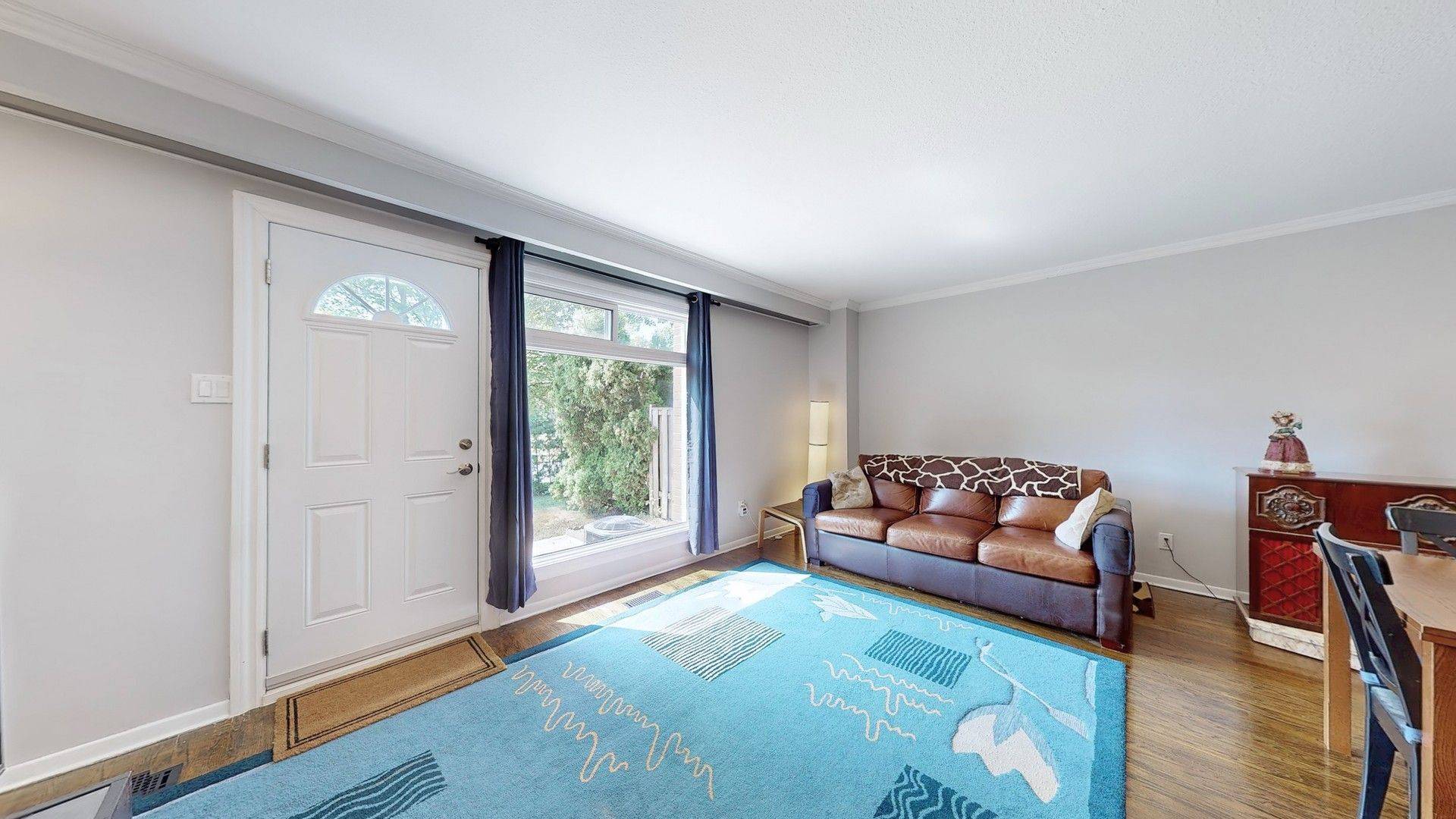 Toronto W10, ON M9V 3T3,6 Lexington AVE #5