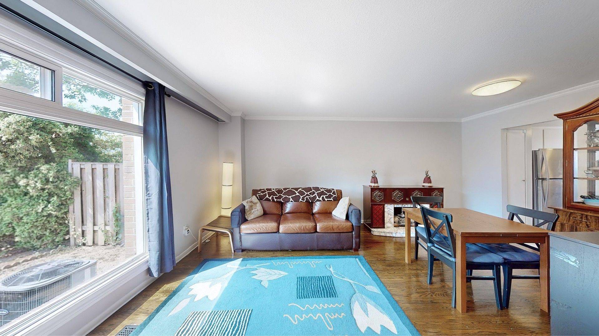 Toronto W10, ON M9V 3T3,6 Lexington AVE #5