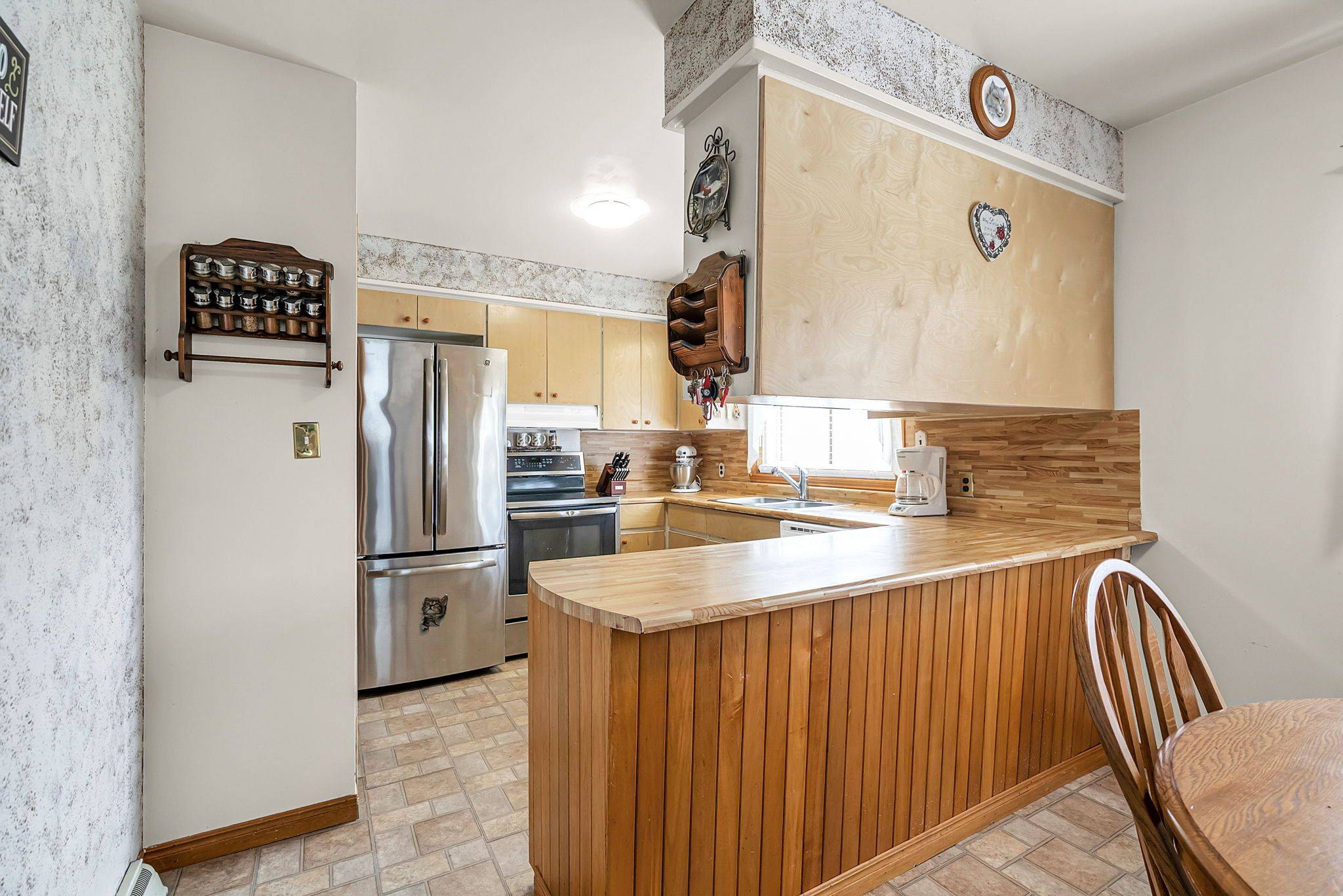 Cornwall, ON K6J 3M4,116 Lottie AVE