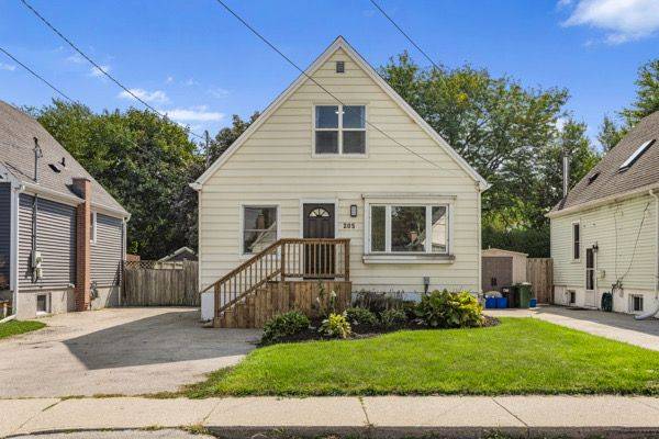 Hamilton, ON L8V 3C8,205 East 26th ST