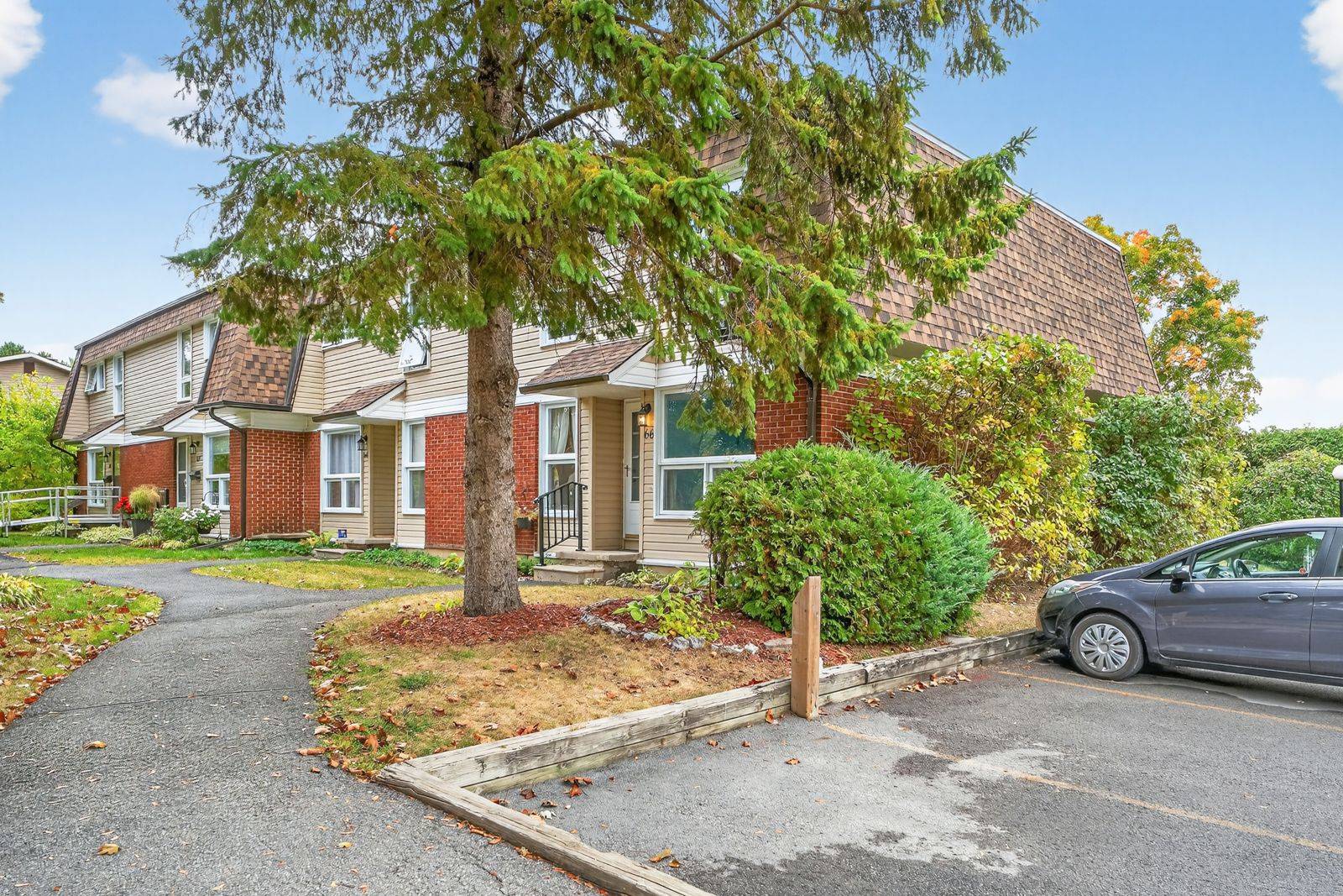 Kanata, ON K2K 1N4,66 Rutherford WAY