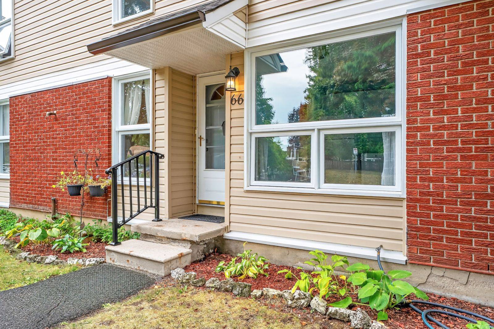 Kanata, ON K2K 1N4,66 Rutherford WAY