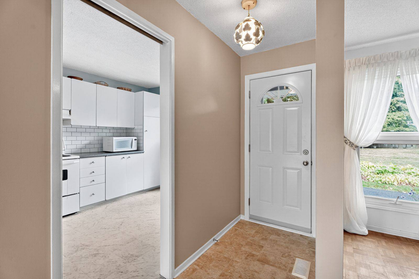 Kanata, ON K2K 1N4,66 Rutherford WAY