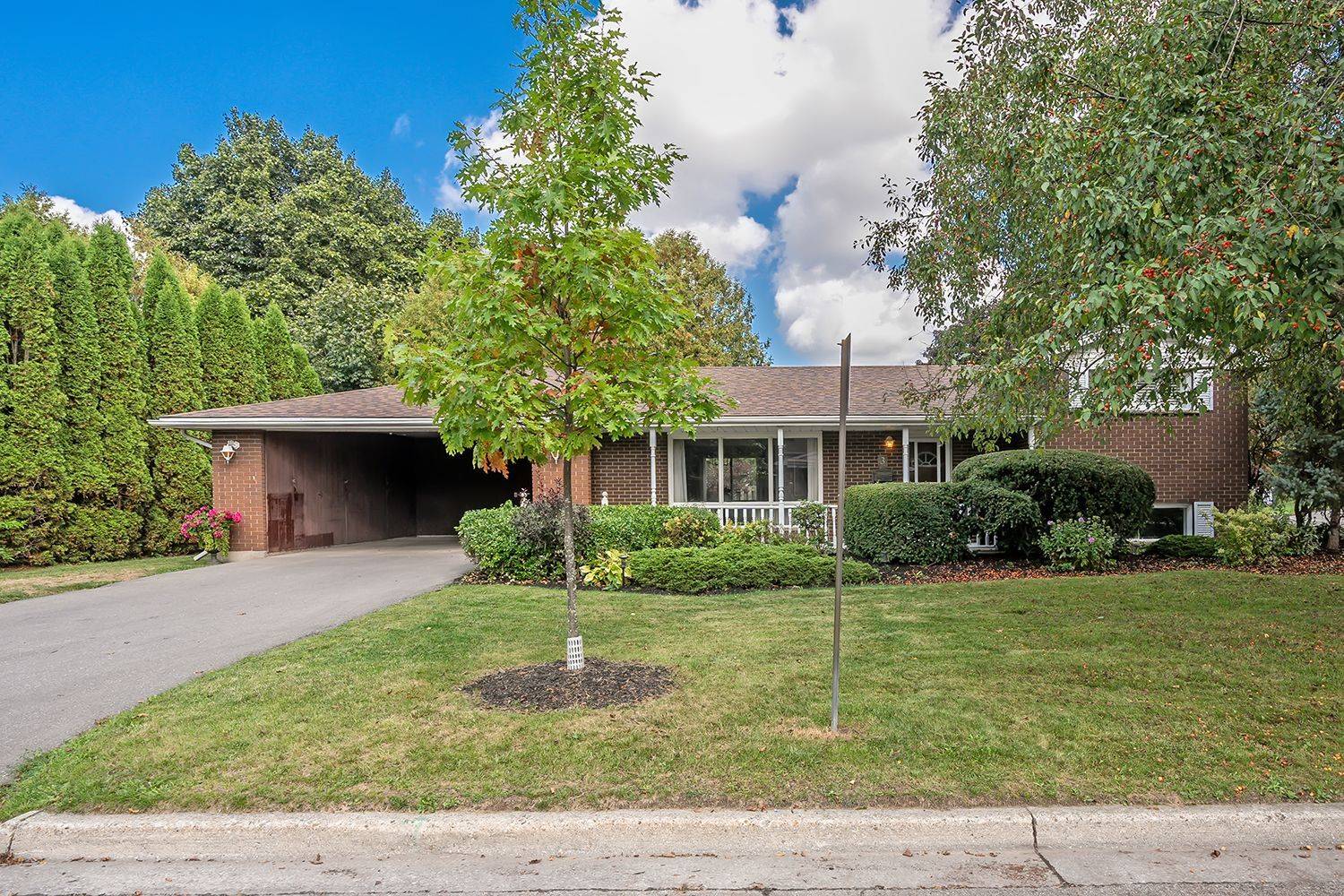 Brantford, ON N3R 5N7,3 White Oaks AVE