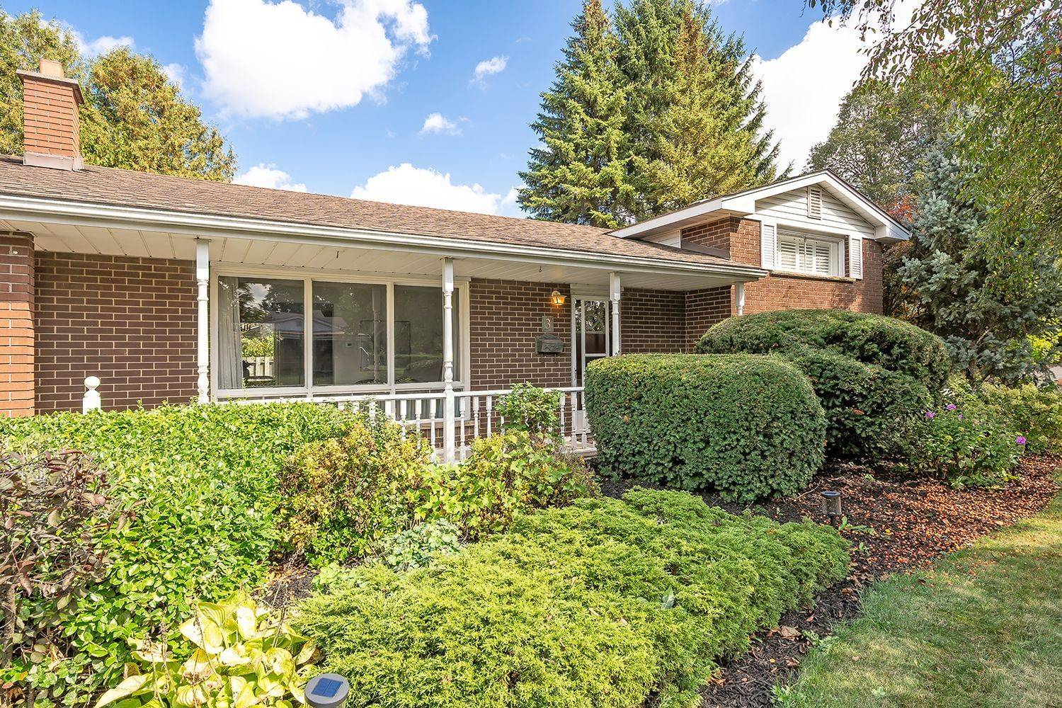 Brantford, ON N3R 5N7,3 White Oaks AVE