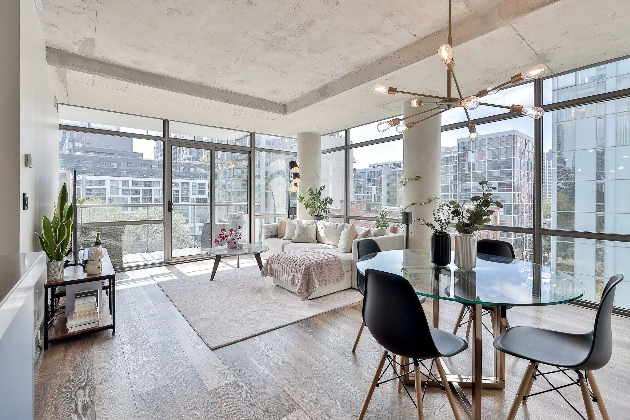 Toronto C01, ON M5V 2V1,55 Stewart ST #731