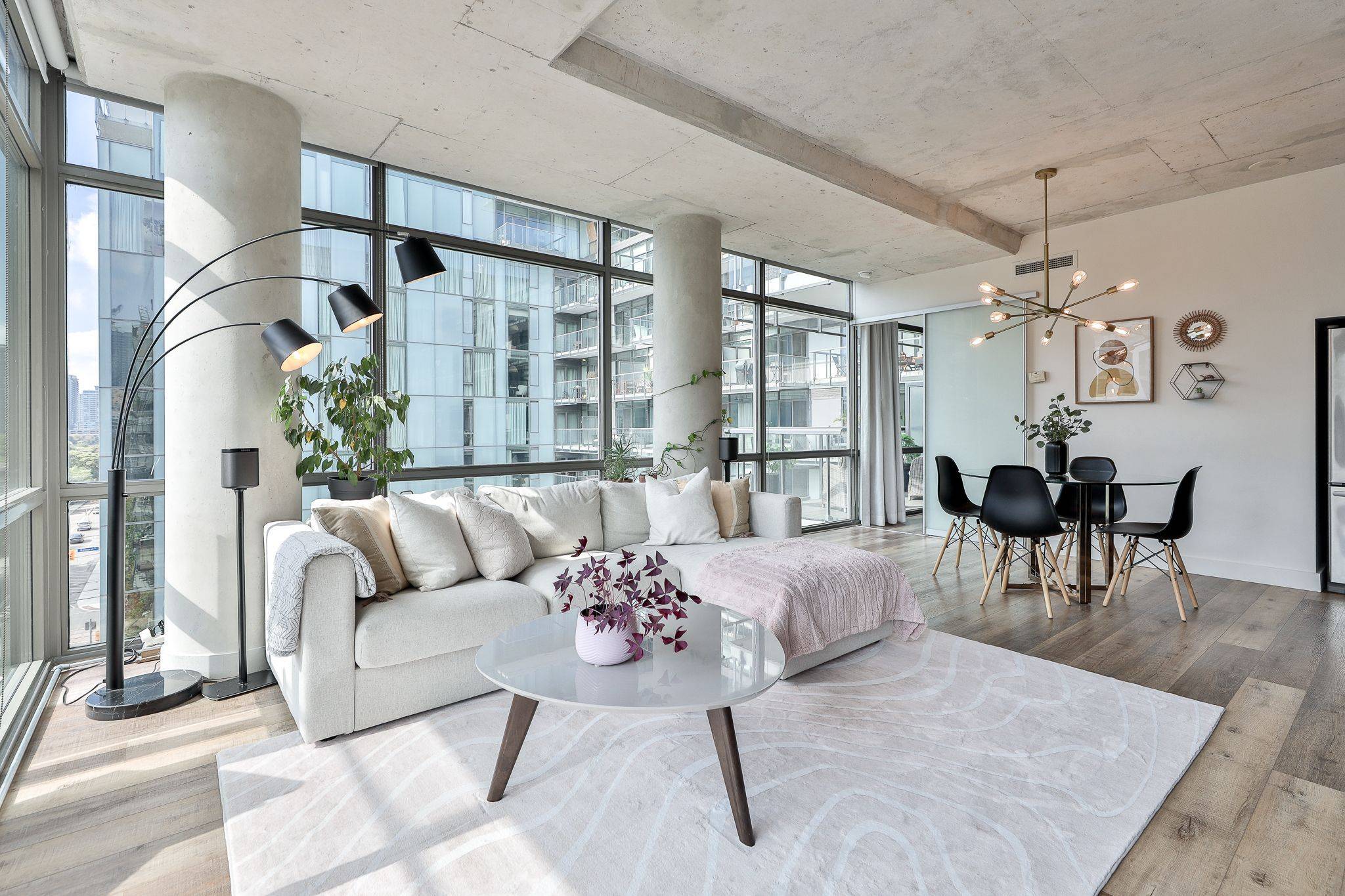 Toronto C01, ON M5V 2V1,55 Stewart ST #731