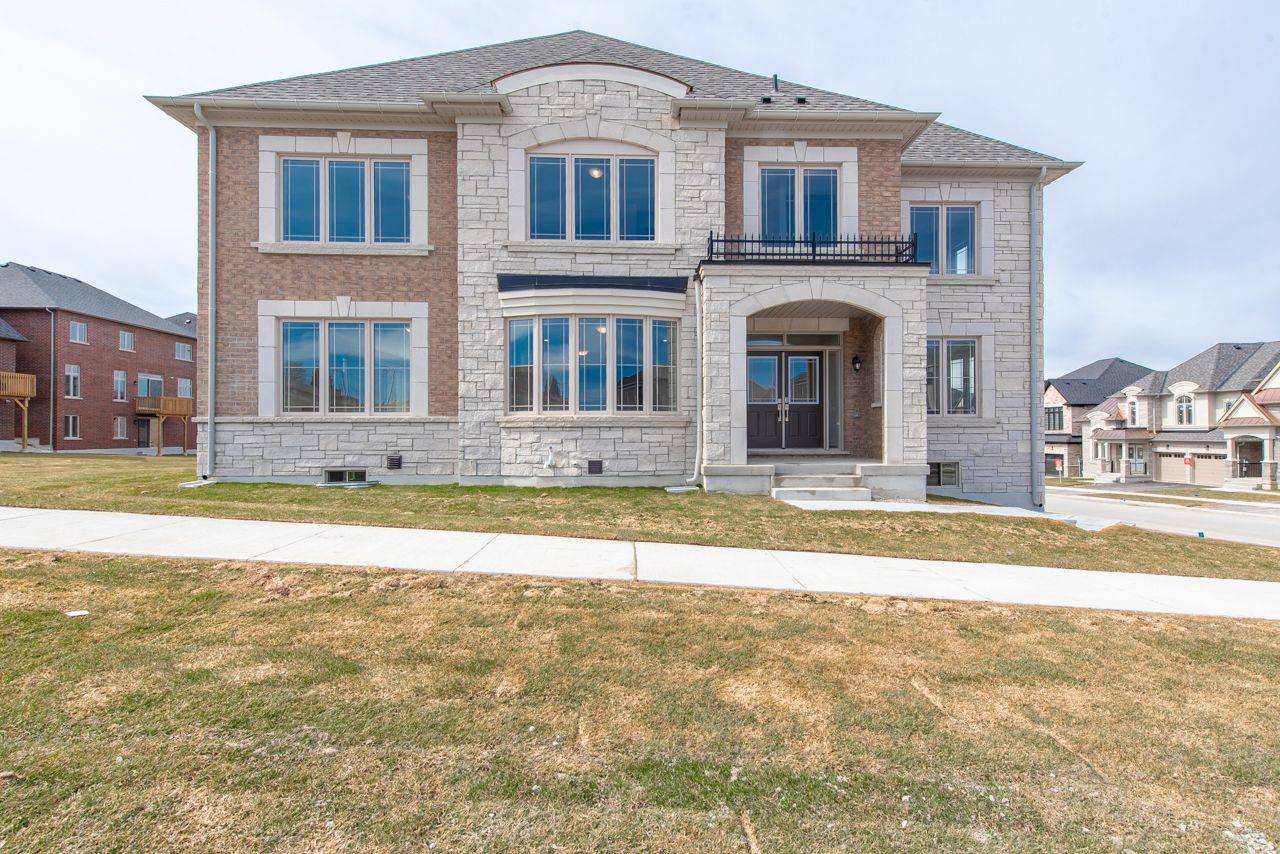 Bradford West Gwillimbury, ON L0G 1B0,1 Cunningham DR