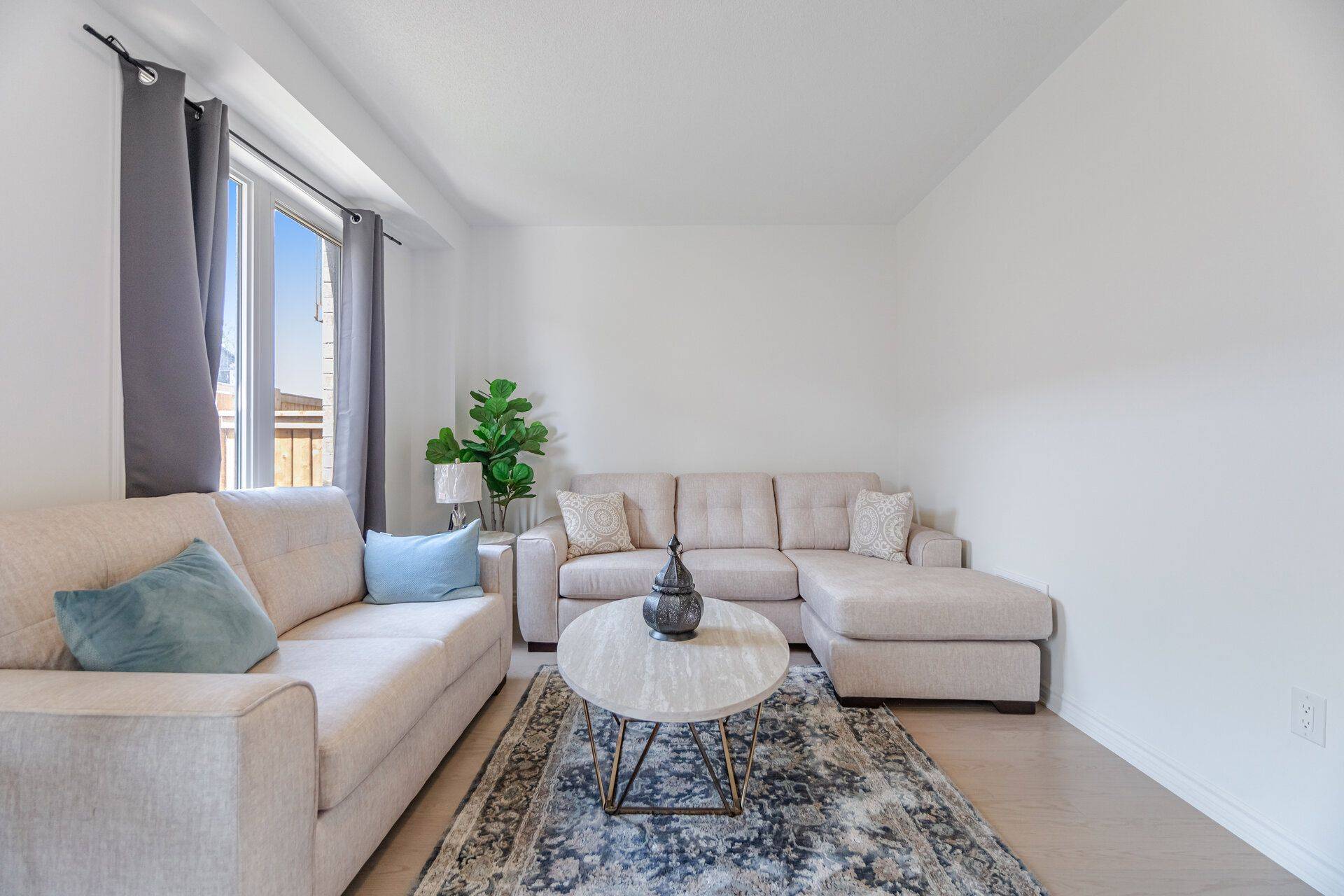 Mississauga, ON L5M 2S7,5206 Viola Desmond DR