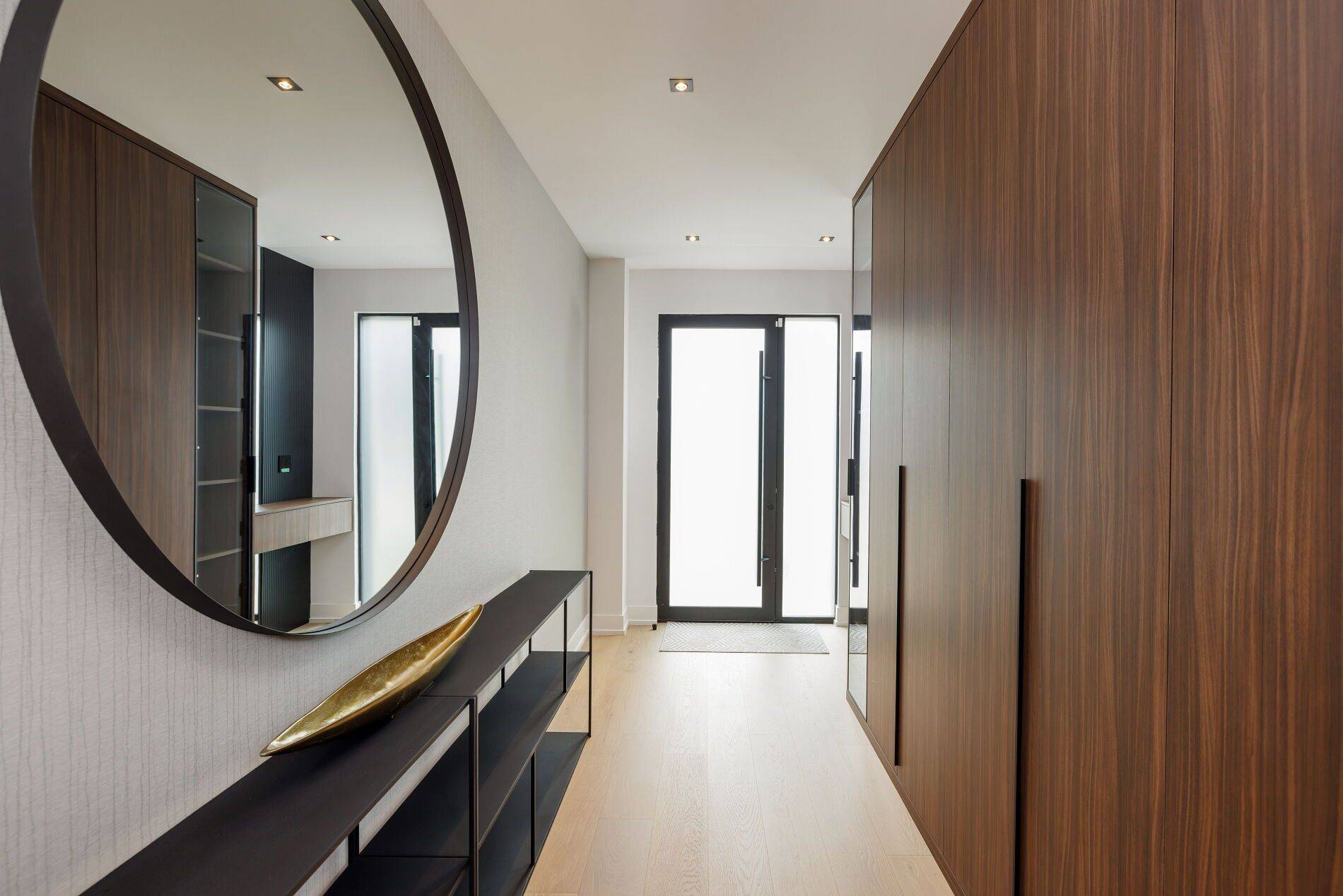 Mississauga, ON L5H 2S9,20A Broadview AVE