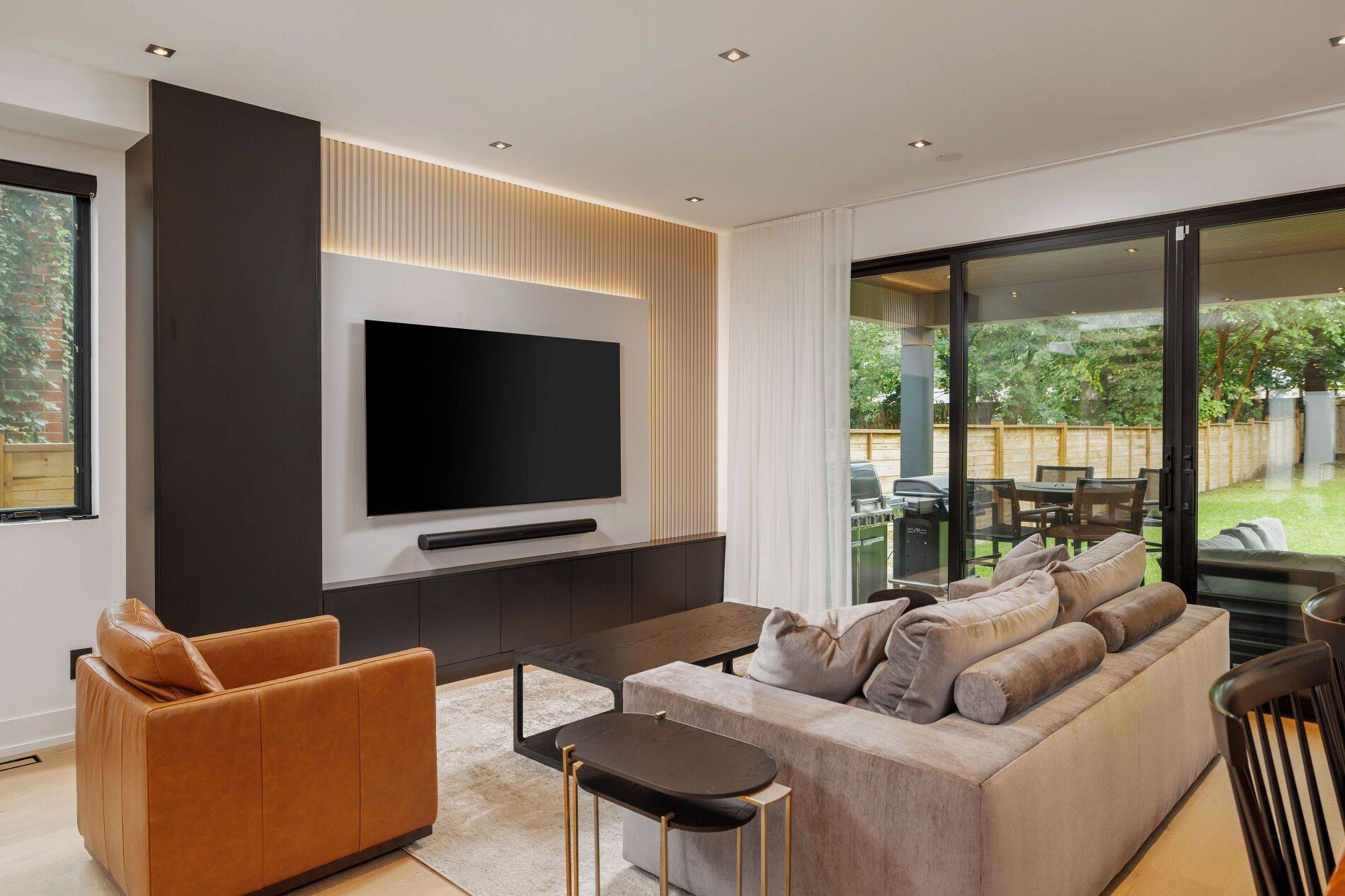 Mississauga, ON L5H 2S9,20A Broadview AVE