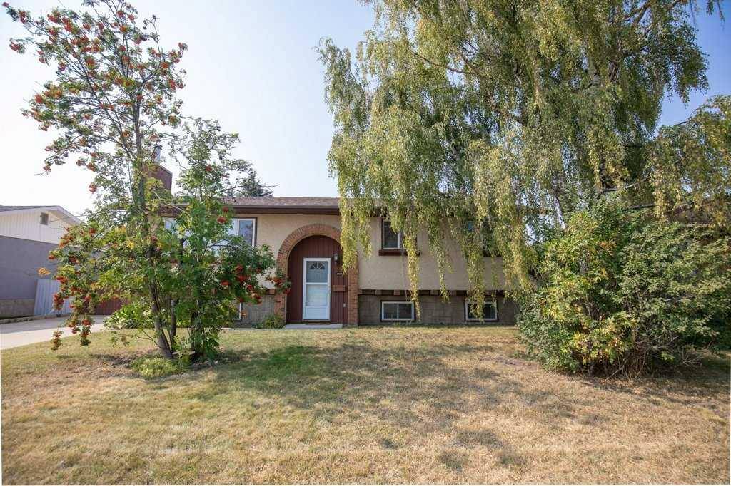 Innisfail, AB T4G 1H2,3727 51A AVE