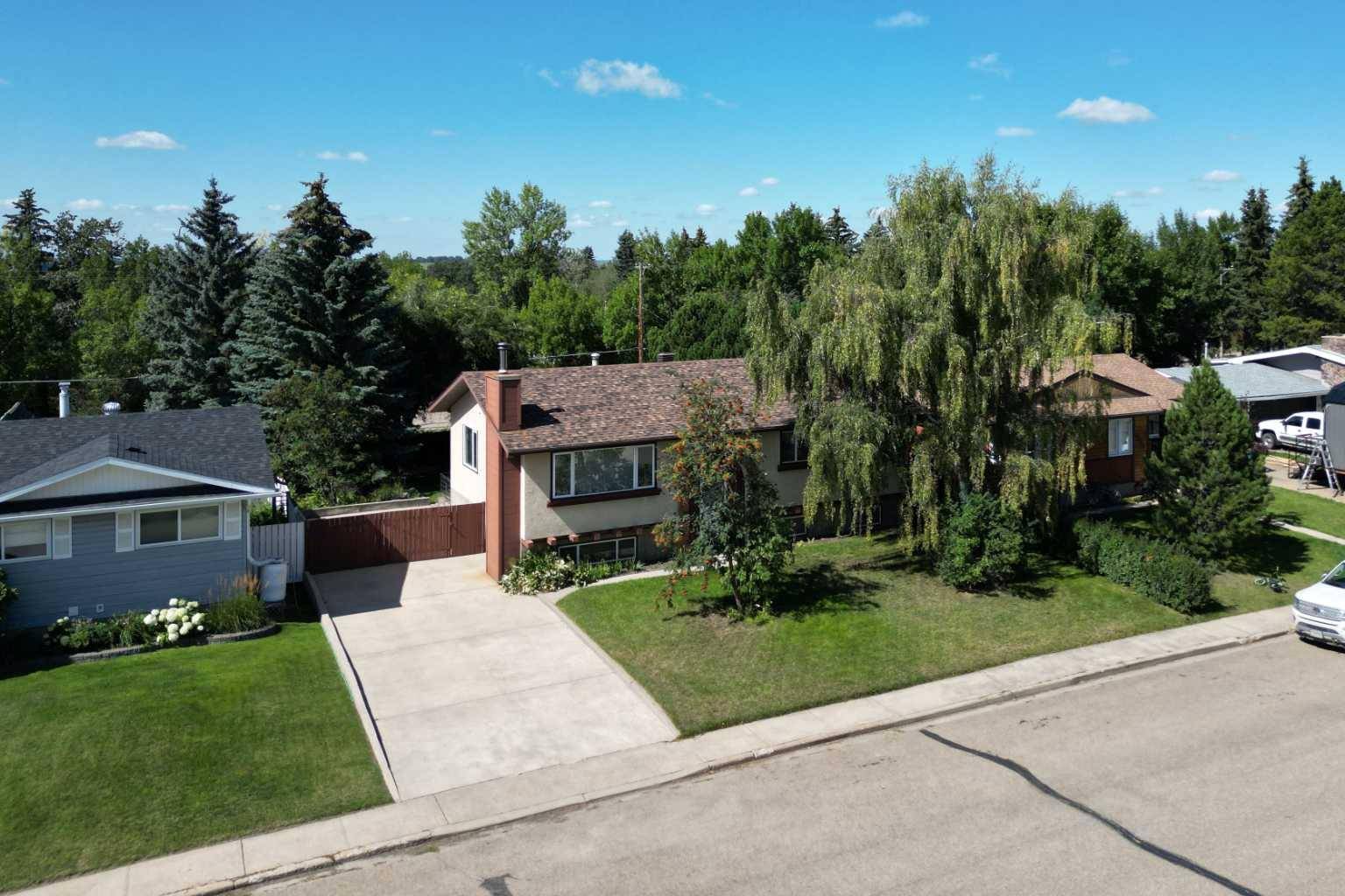 Innisfail, AB T4G 1H2,3727 51A AVE