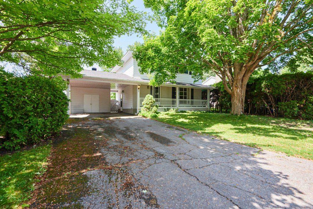 Cityview - Parkwoods Hills - Rideau Shore, ON K2E 6Z1,16 Keewatin CRES