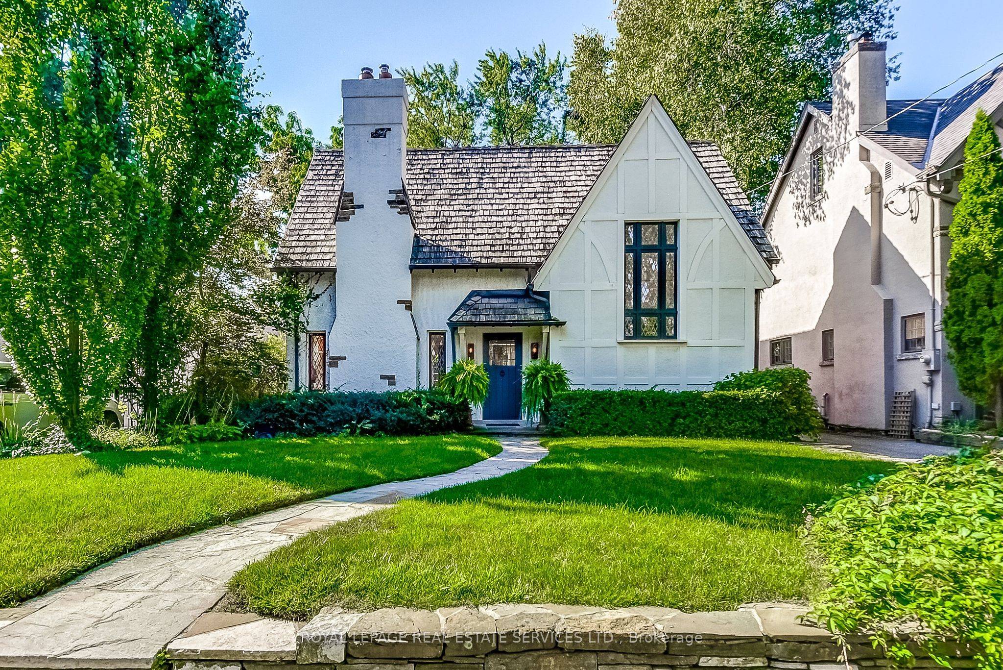 Toronto W08, ON M8X 1R2,39 Strath AVE