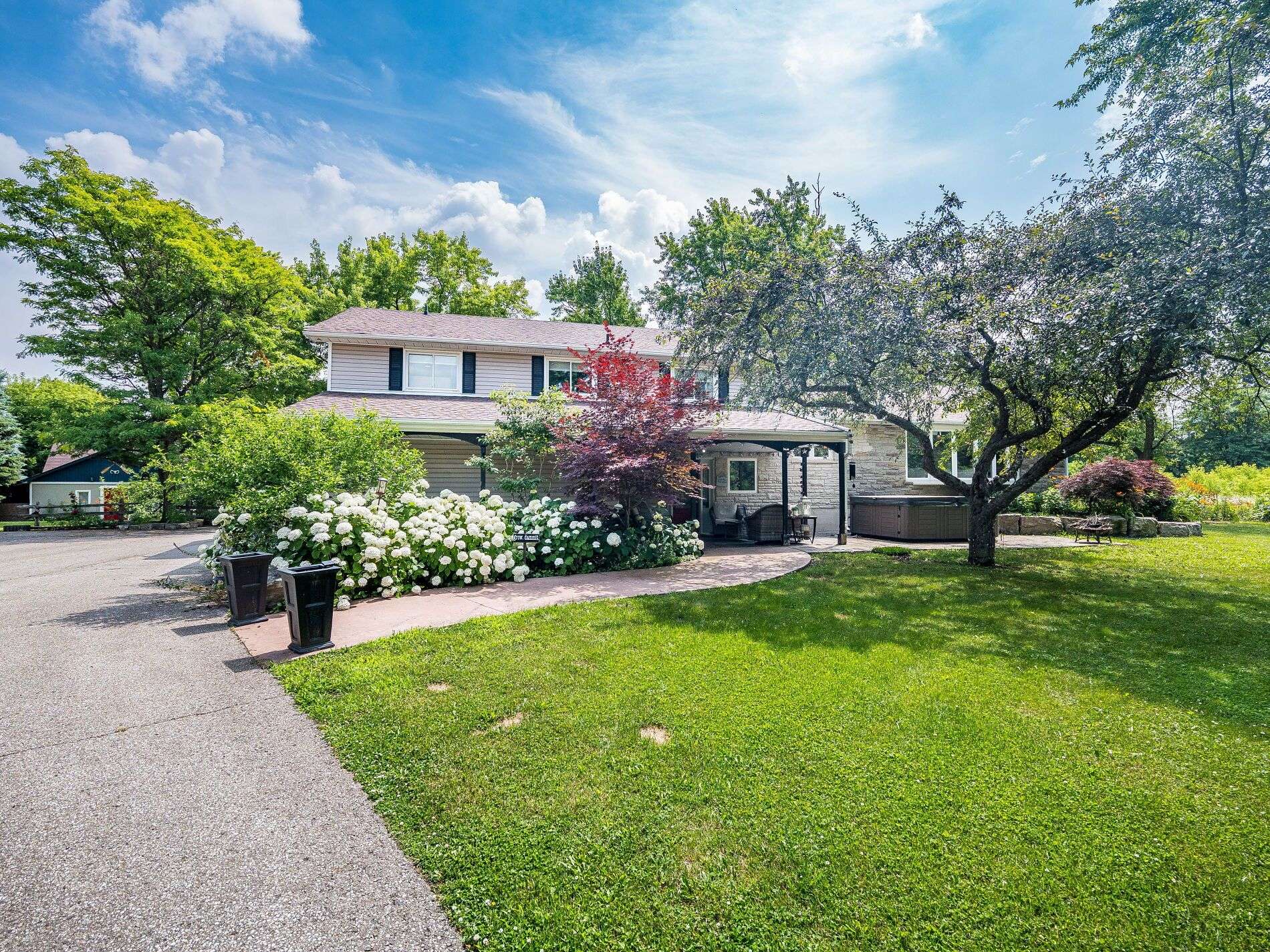 Brampton, ON L6Y 0G7,8375 Creditview RD