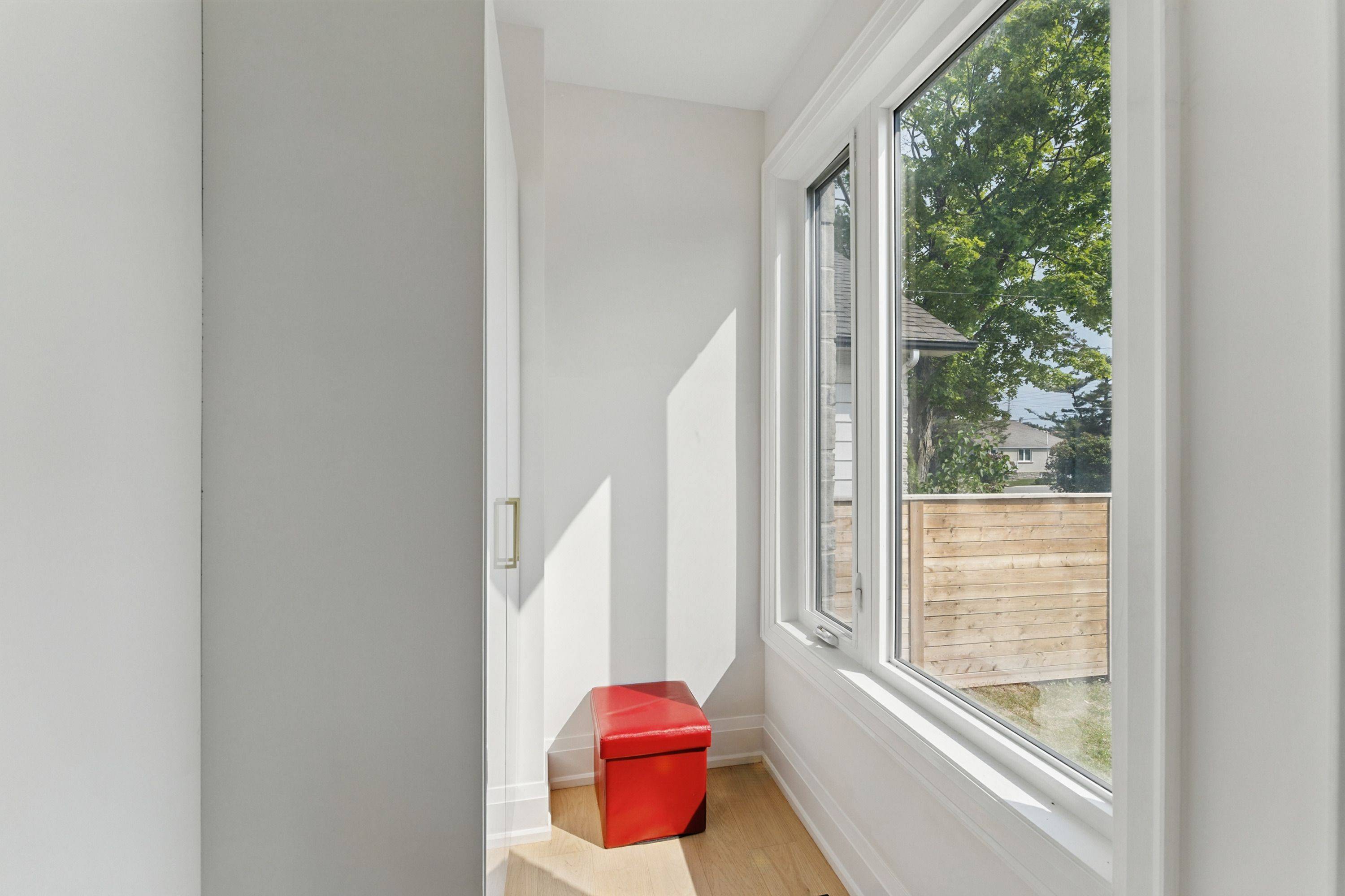 Mississauga, ON L5E 2C6,1037 Meredith AVE