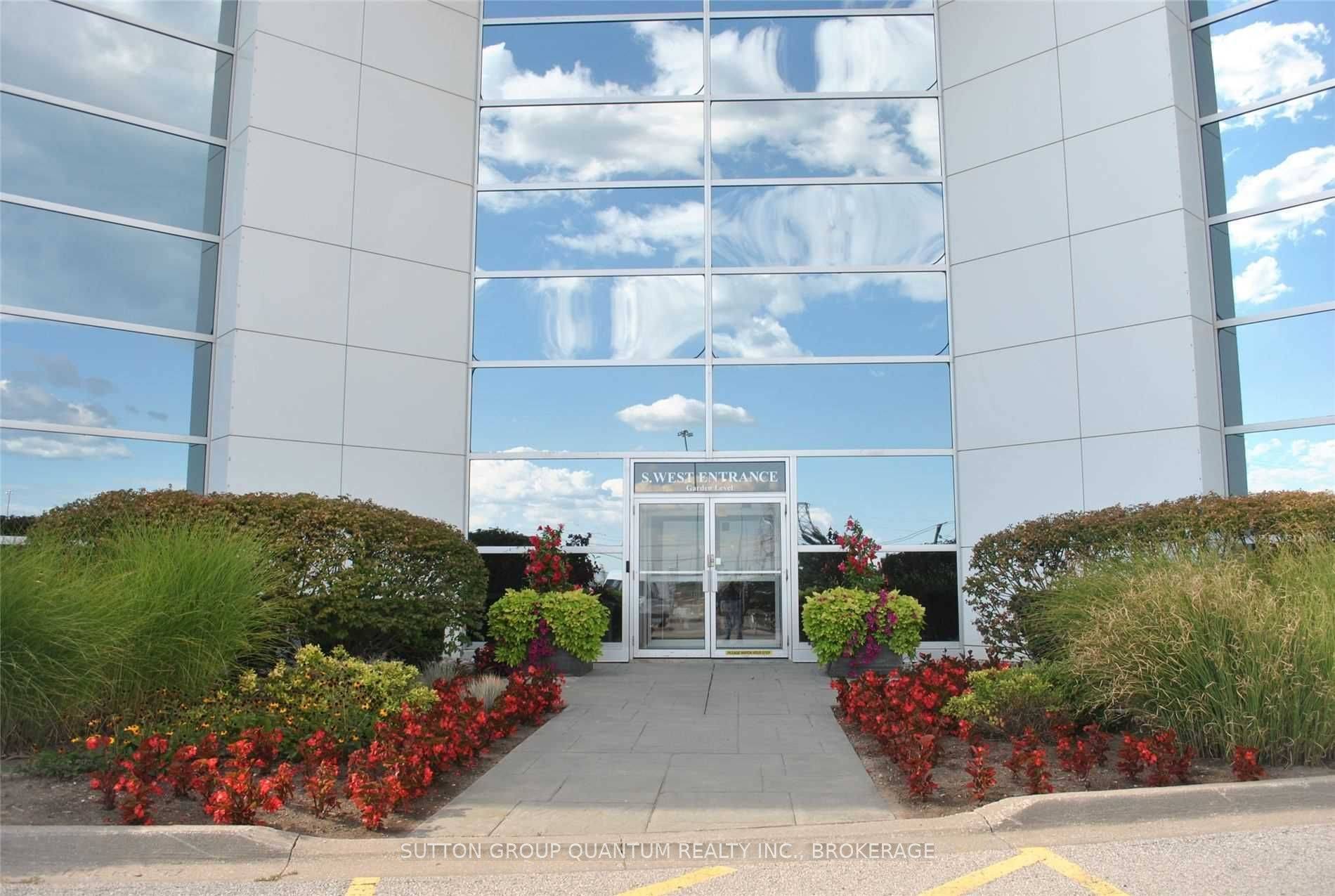 Burlington, ON L7P 5B1,1005 Skyview DR #302