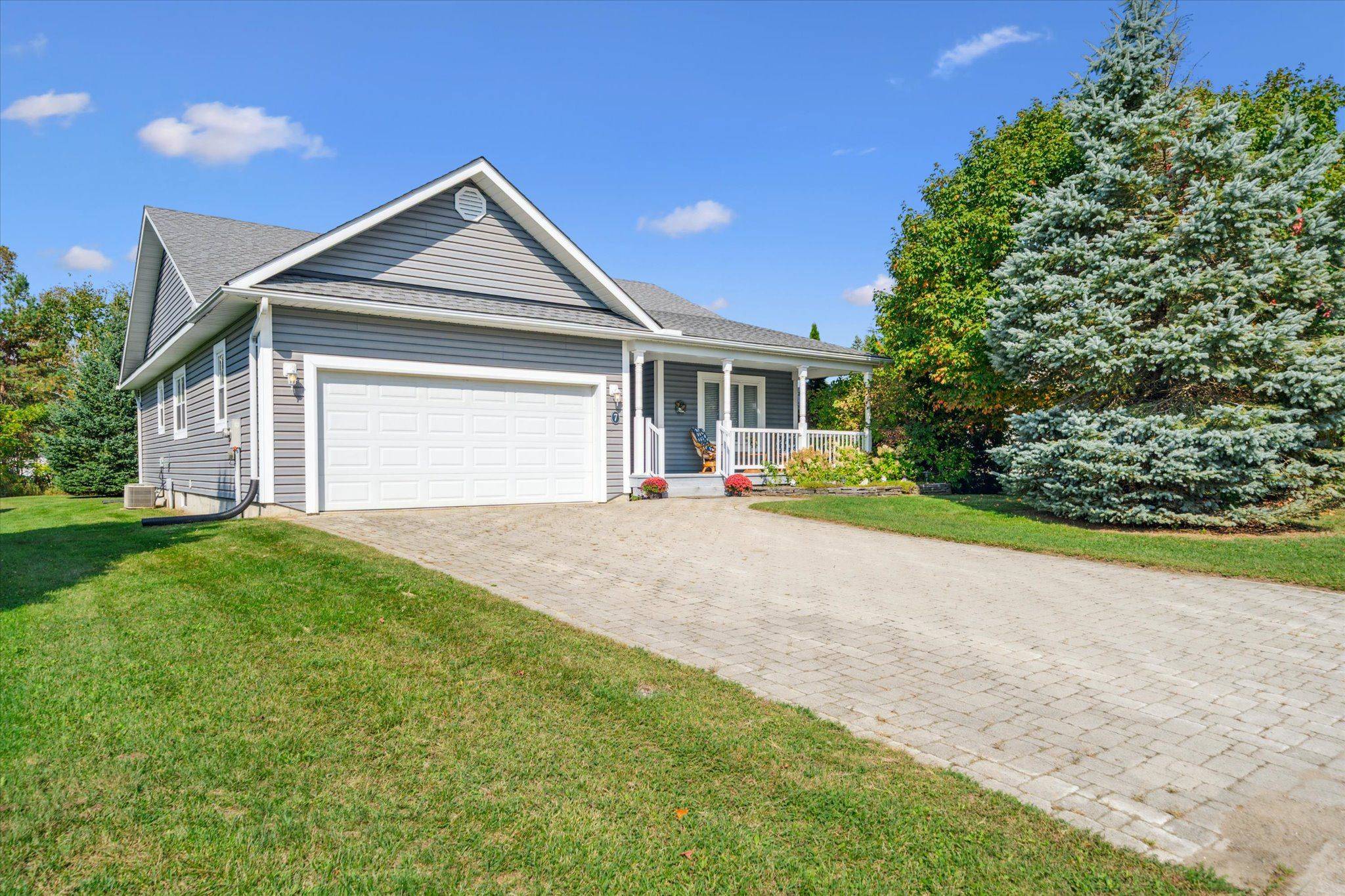 Bracebridge, ON P1L 2H2,7 Inveraray CT