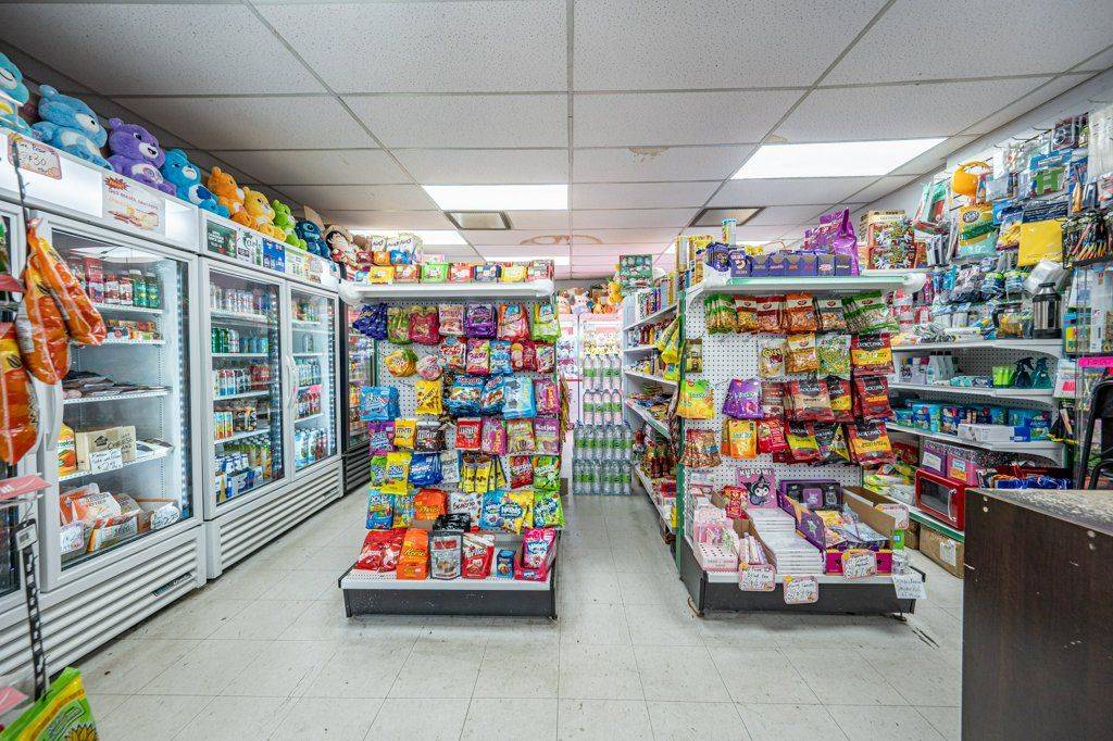 Toronto E01, ON M4K 2P4,675 Broadview AVE