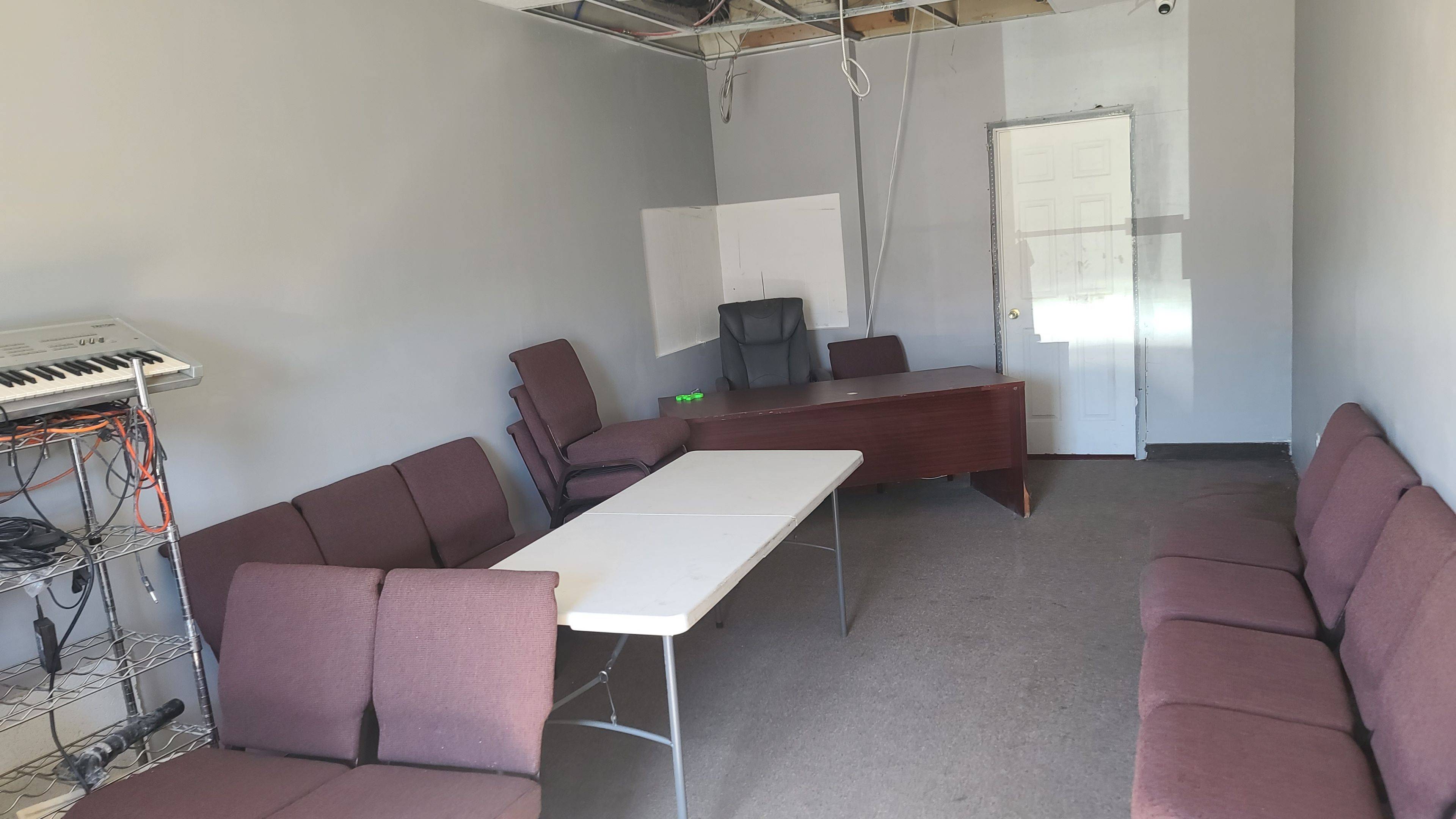 Toronto W05, ON M9M 2C8,2400 Finch AVE W #5