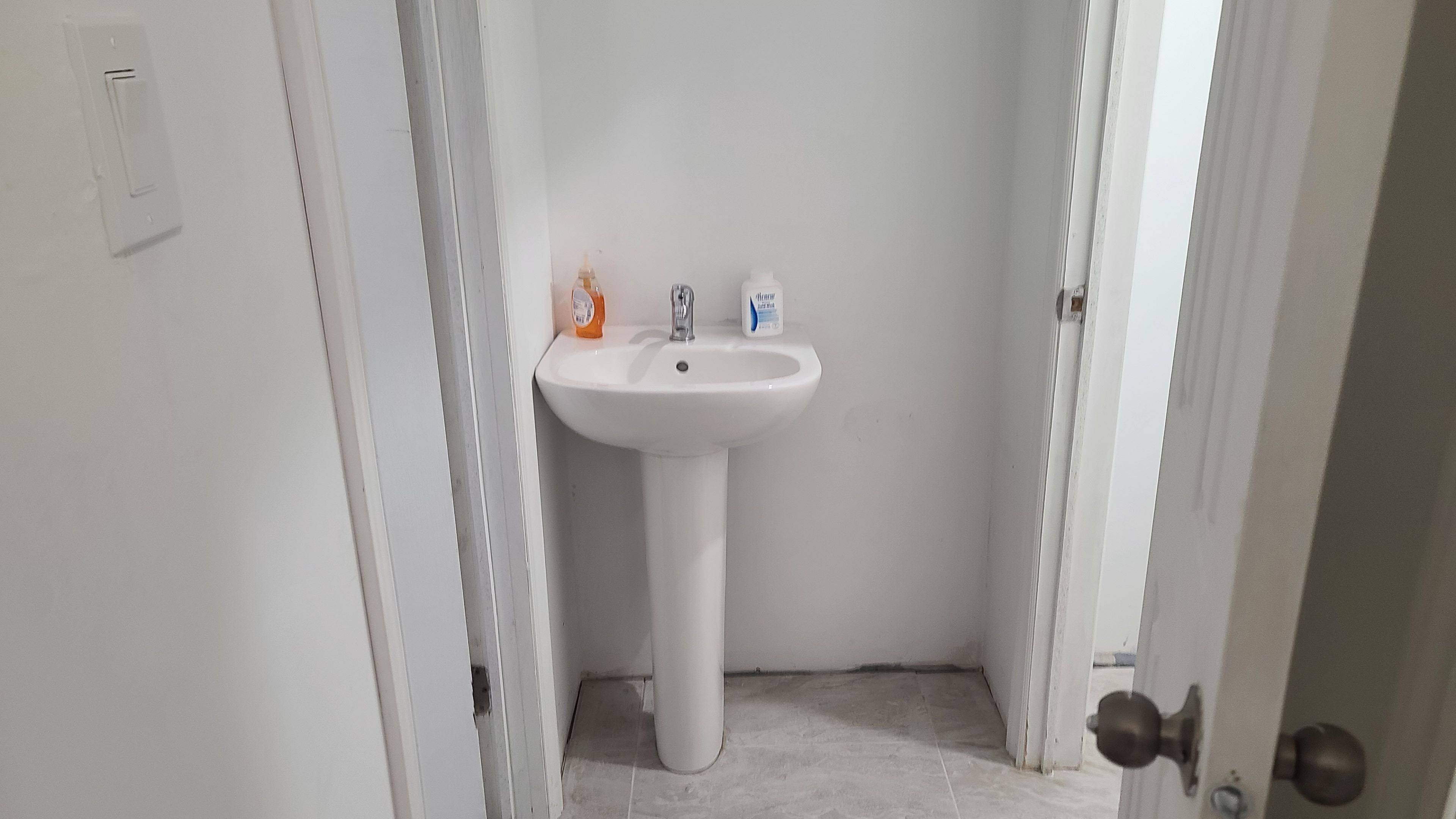 Toronto W05, ON M9M 2C8,2400 Finch AVE W #5