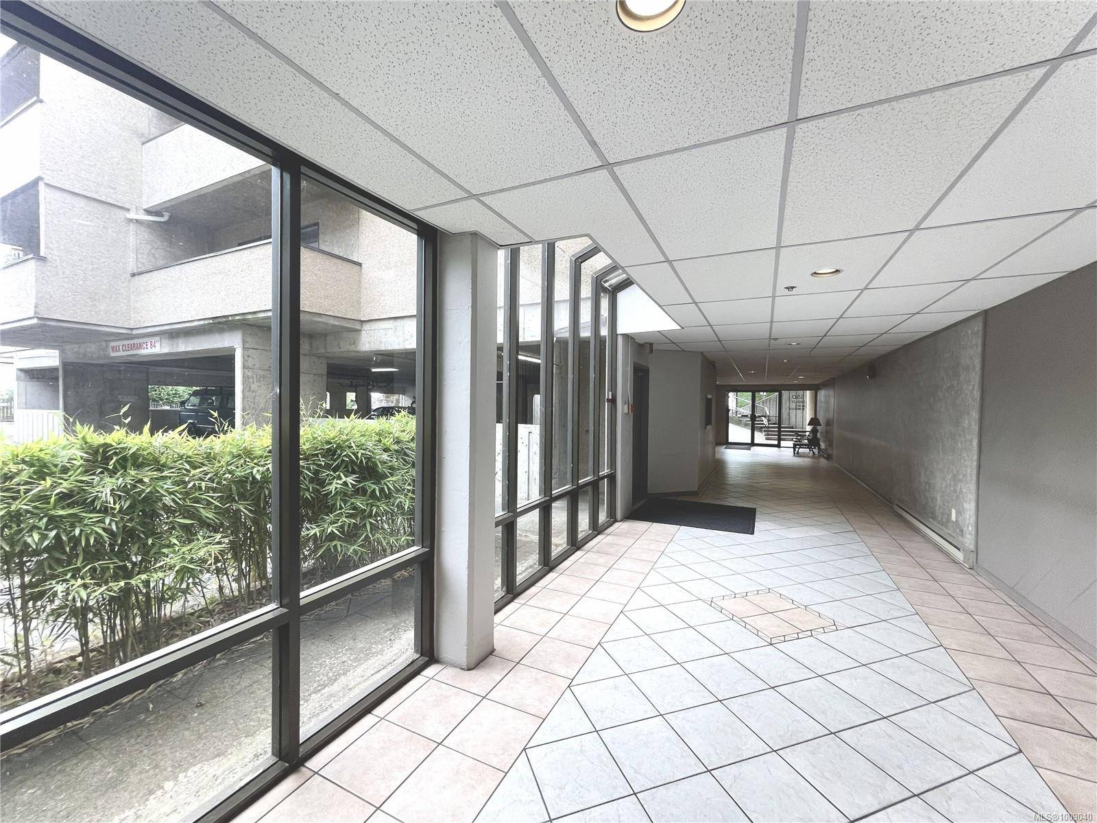 Nanaimo, BC V9S 5N4,550 Bradley St #201