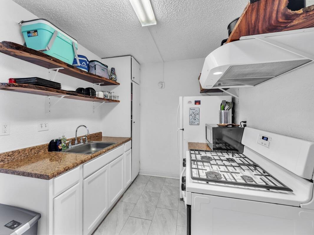 Kailua-kona, HI 96740,74-5618 PALANI RD #L8