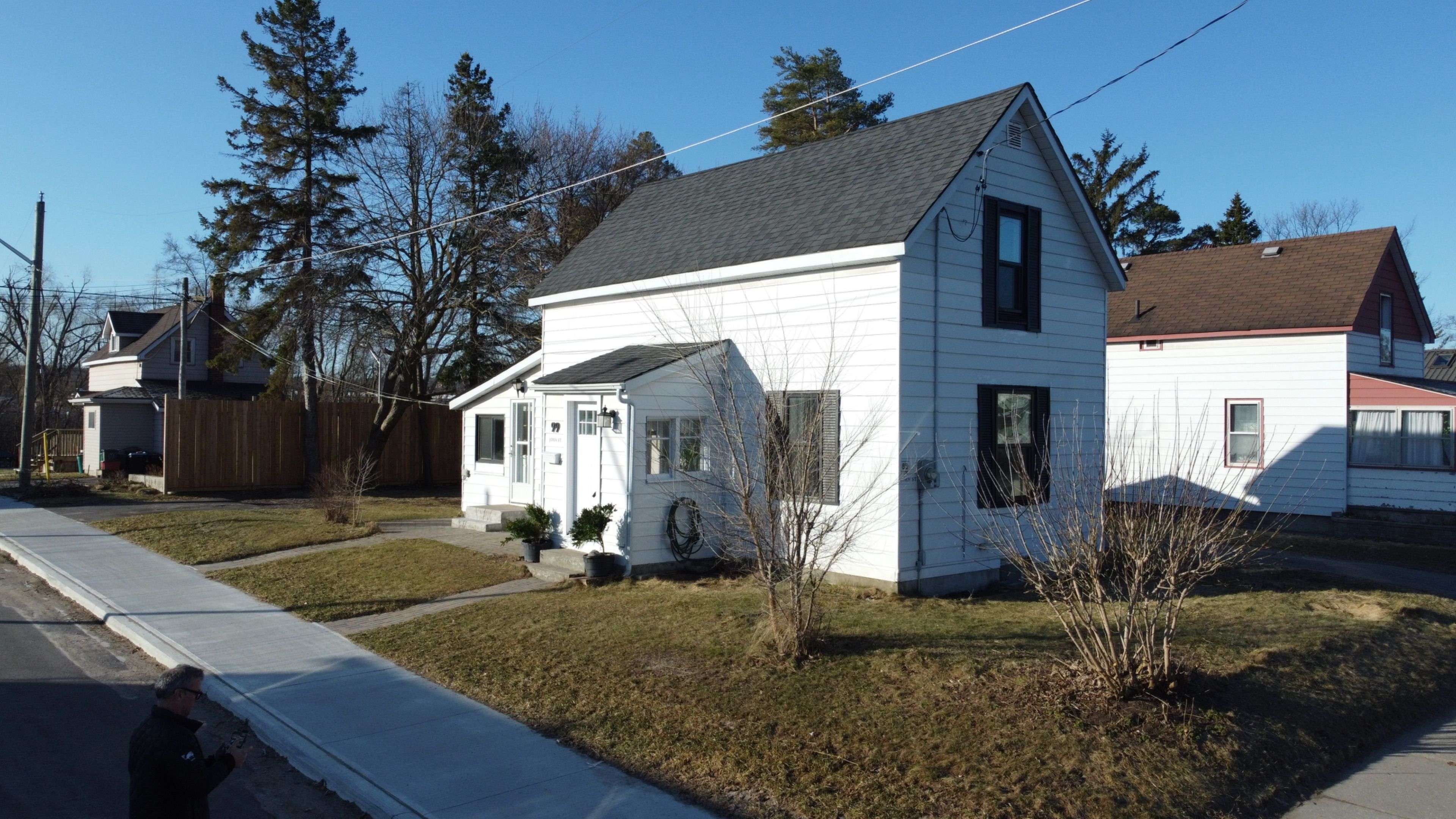 Barrie, ON L4N 2K7,99 John ST W