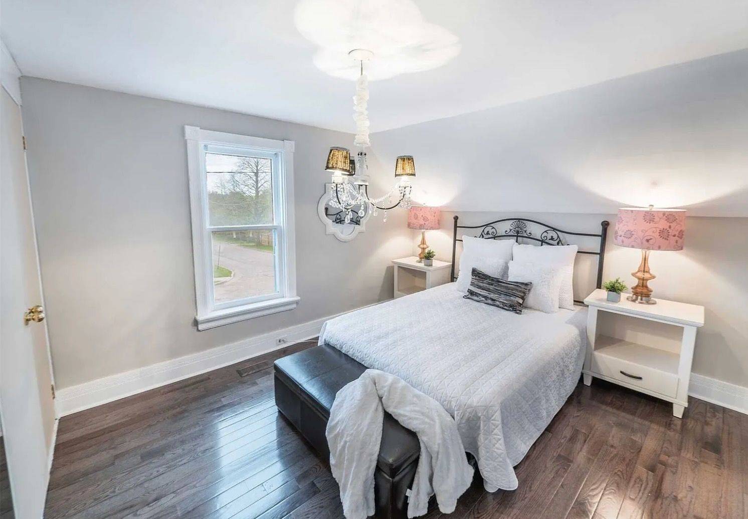 Barrie, ON L4N 2K7,99 John ST W