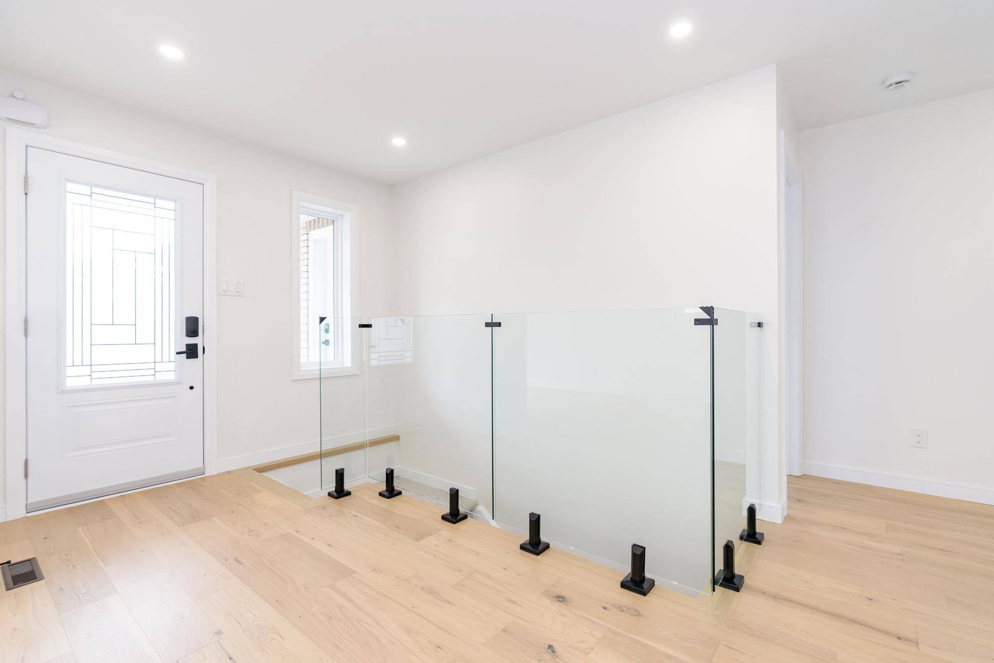 Barrie, ON L4N 8R4,233 Wessenger DR