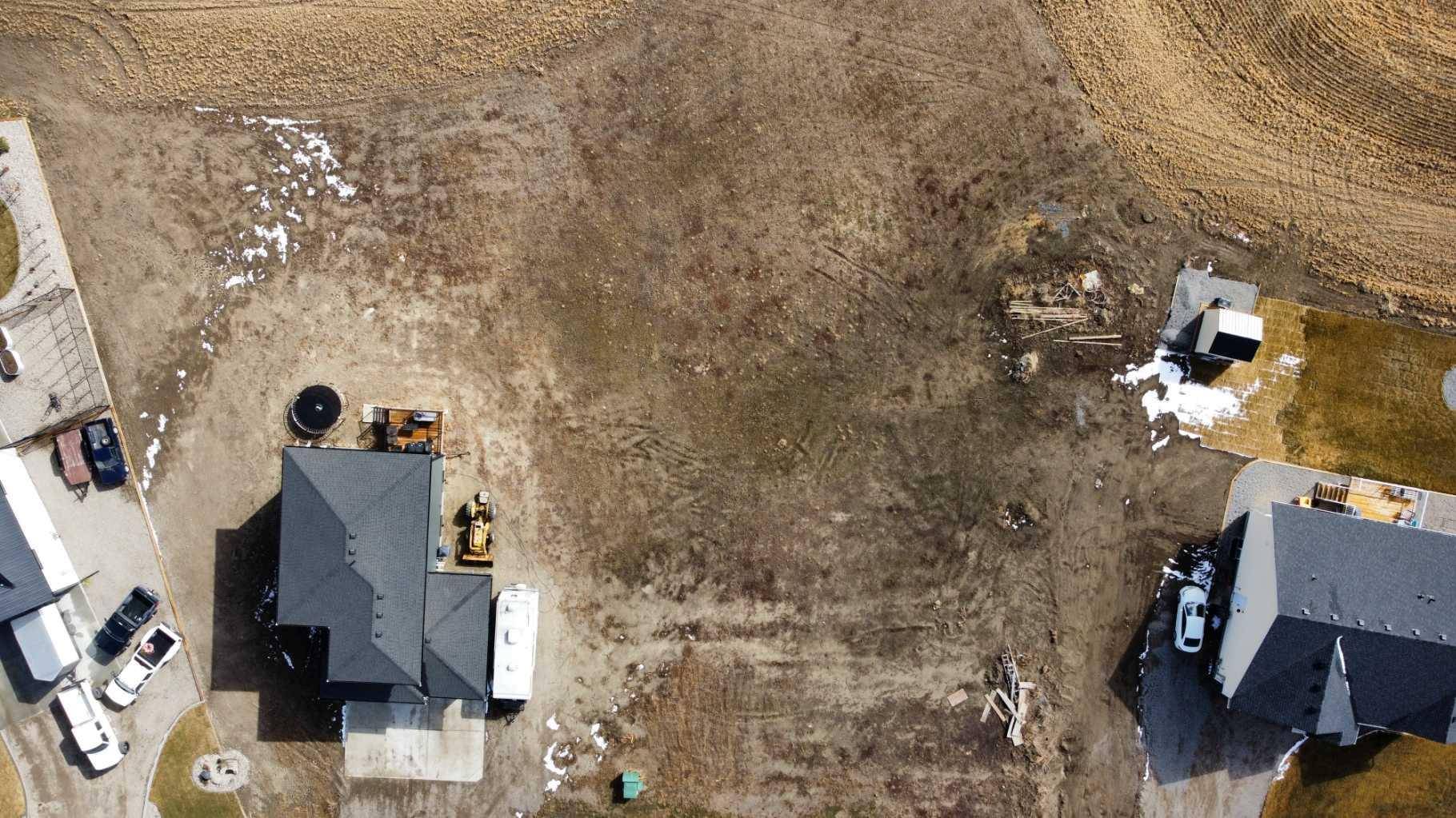 Raymond, AB T0K 2S0,61 Pebble Creek CV