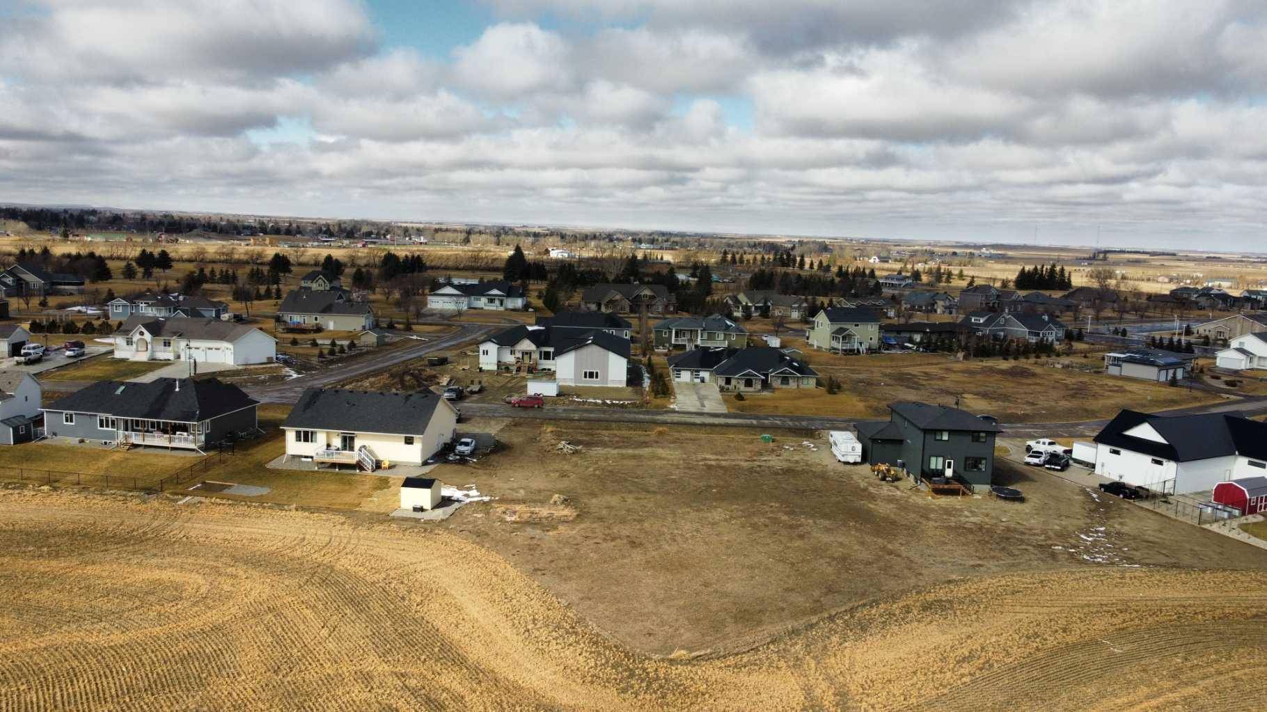 Raymond, AB T0K 2S0,61 Pebble Creek CV