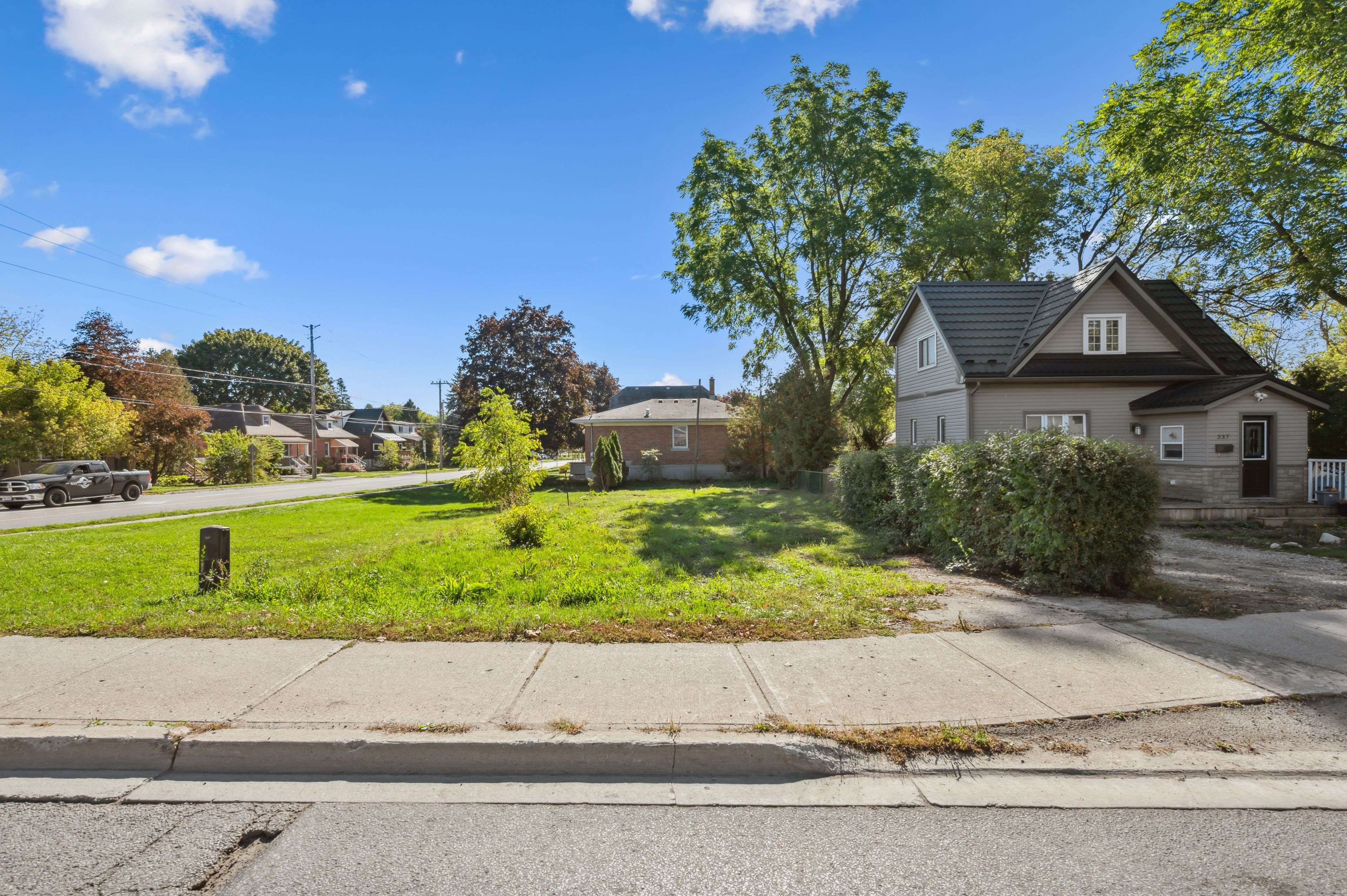 Guelph, ON N1E 2X6,239 Elizabeth ST