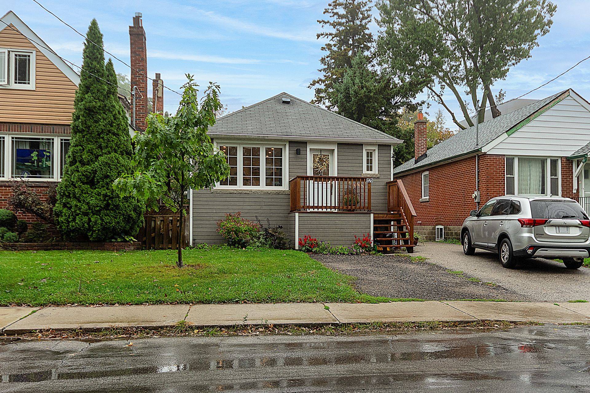 Toronto E06, ON M1N 3Y8,171 McIntosh ST