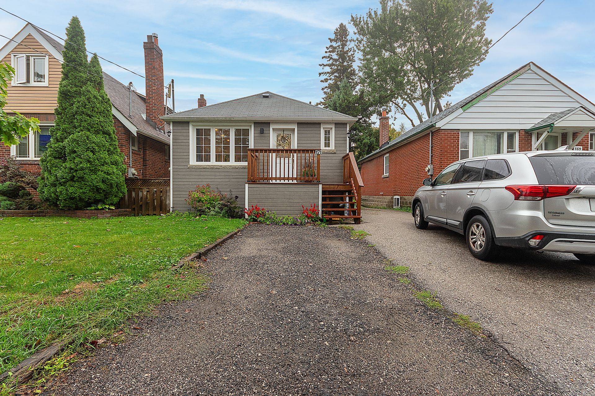 Toronto E06, ON M1N 3Y8,171 McIntosh ST